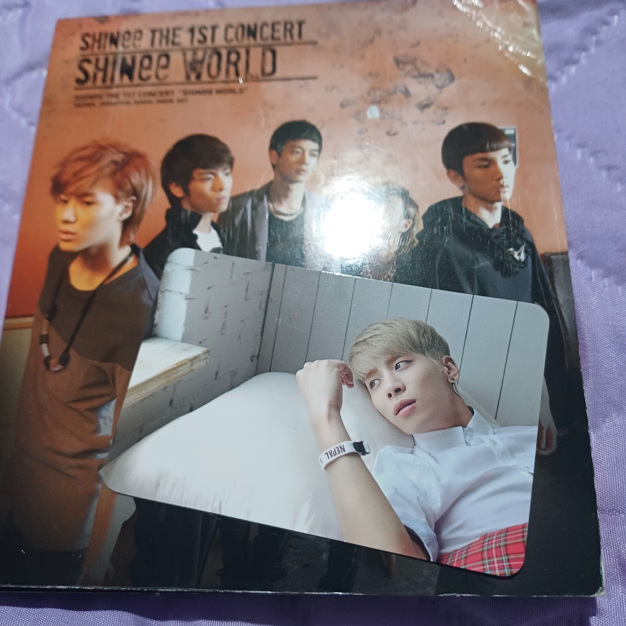 Thoughtful Japanese eBay seller includes Jonghyun photocard gifts