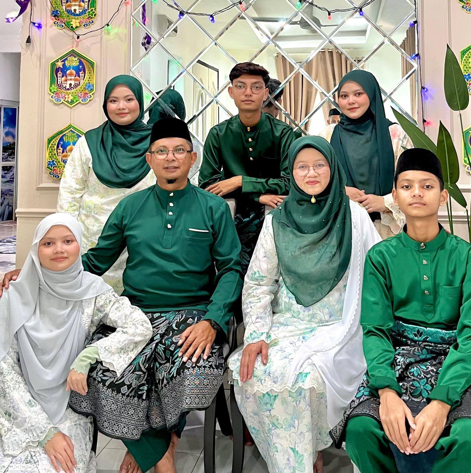 بارك الله لكما وبارك عليكما وجمع بينكما في خير. Alhamdulillah, tahniah ...