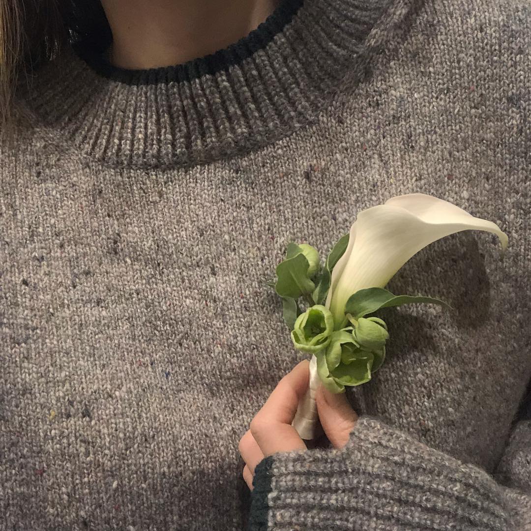 피다 - pida - 행사 코사지 🥂 카라+헬레보루스 🍃 . . . . . #pida #피다... | Facebook