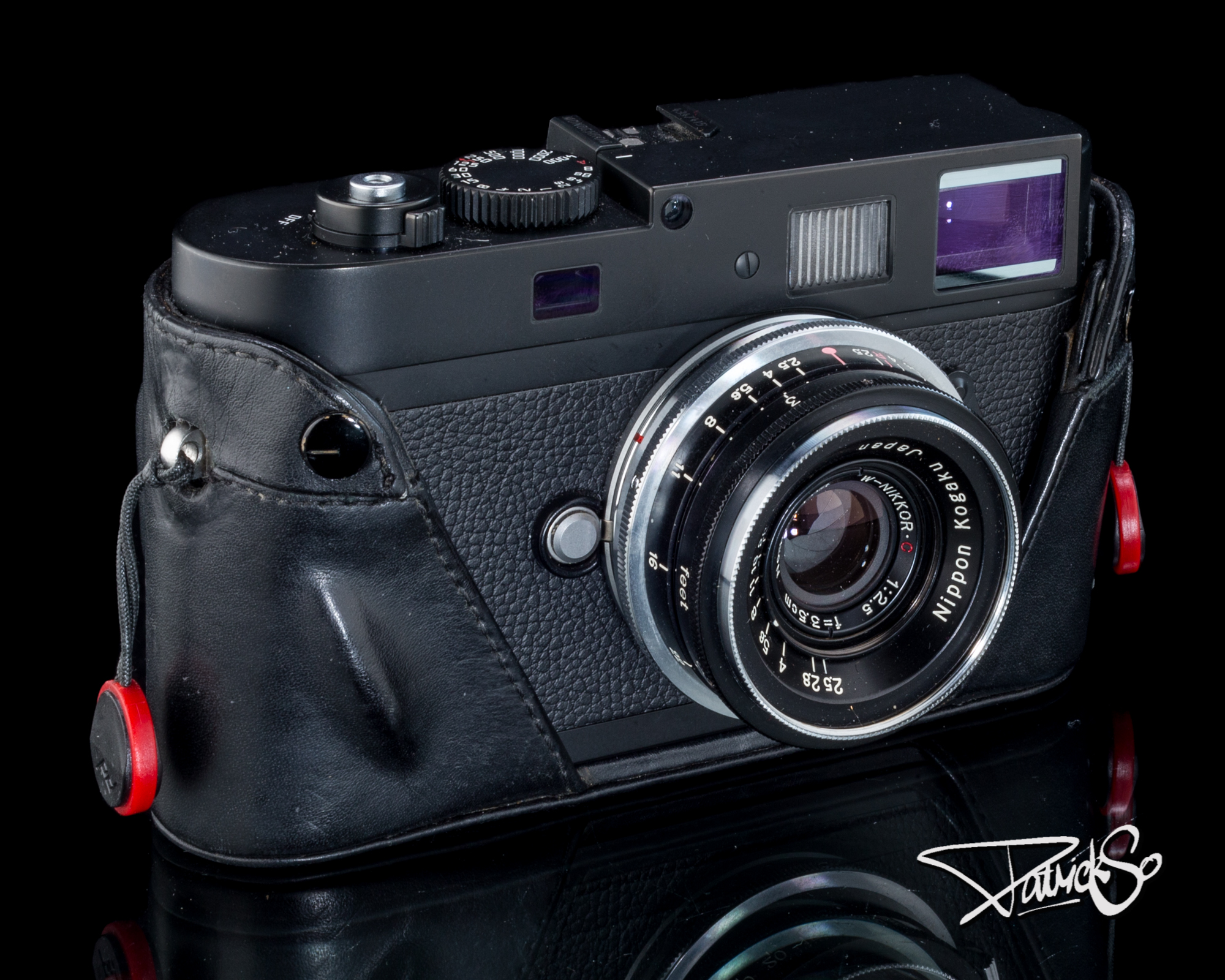 collecting-and-using-vintage-cameras-lenses-leica-m-monochrom-black
