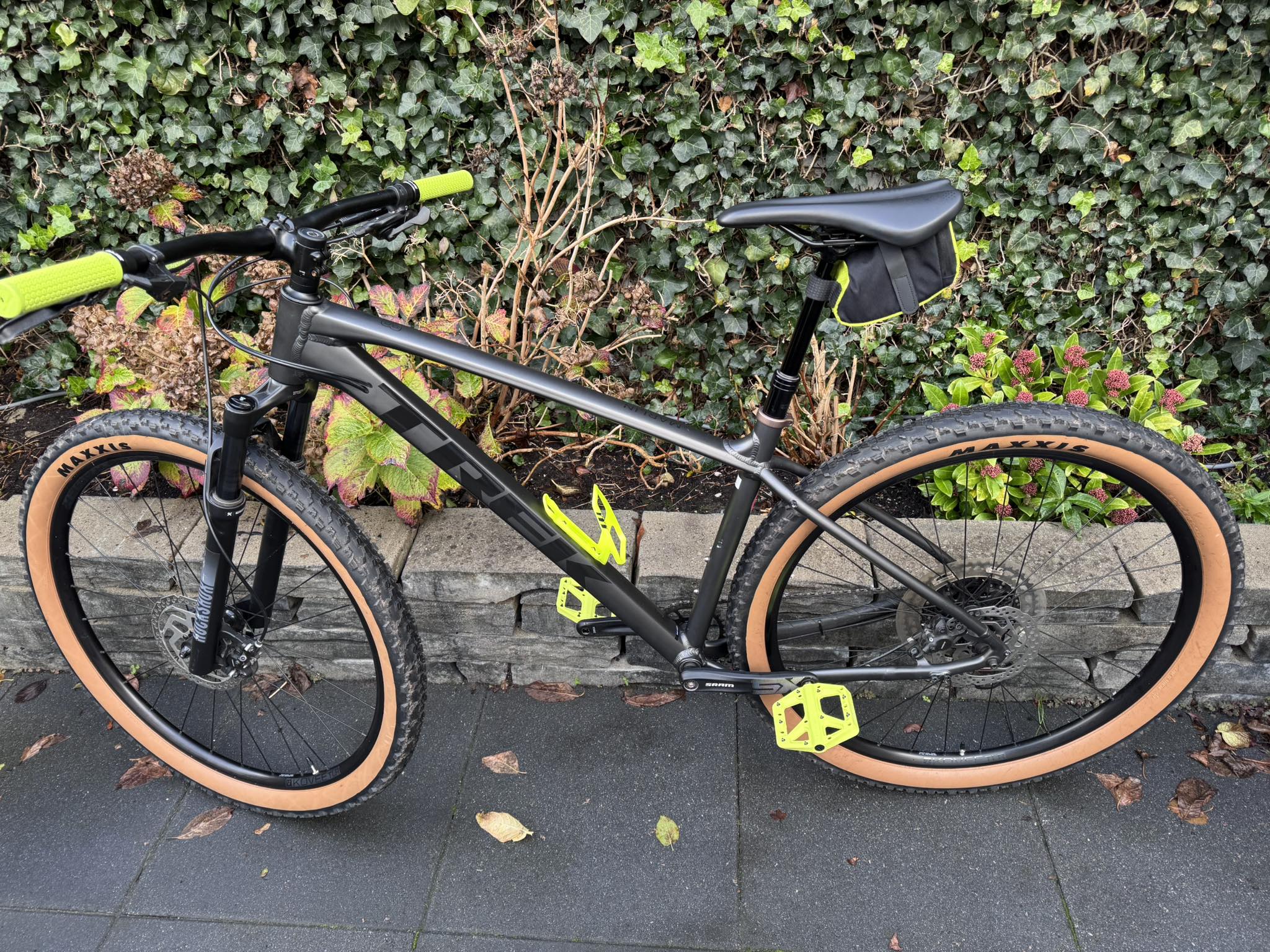 Trek Marlin 8 gen 3, any advise on new handlebar and gold chain 