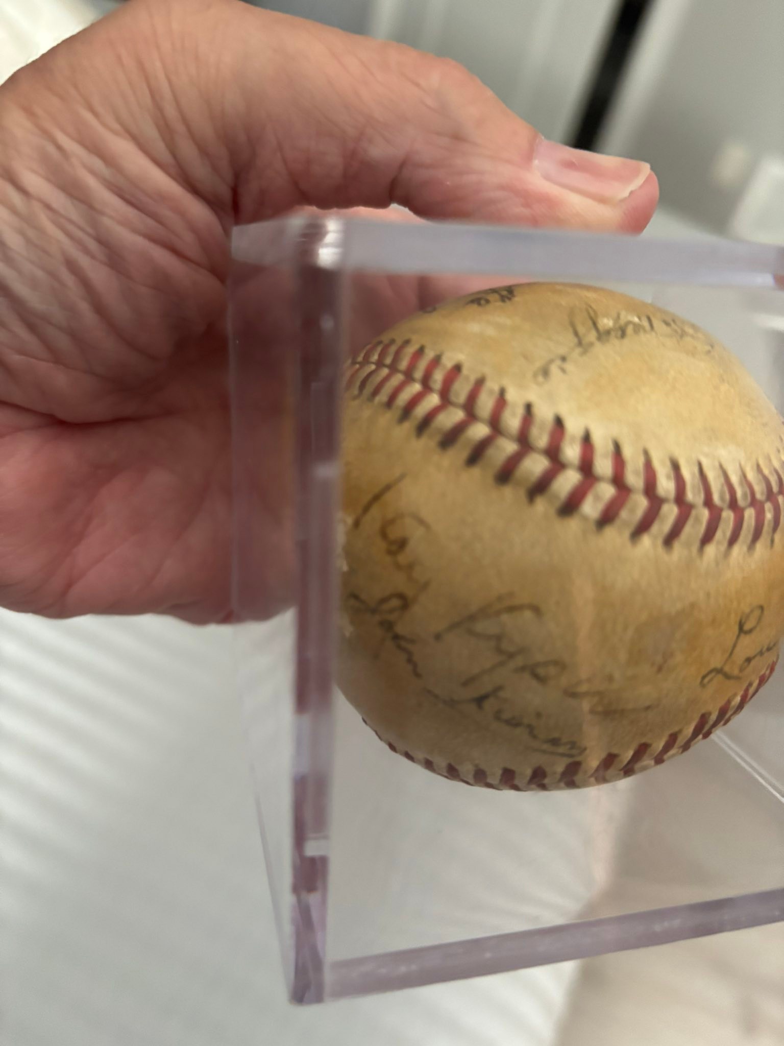 Identify baseball autograph signatures from 1930s