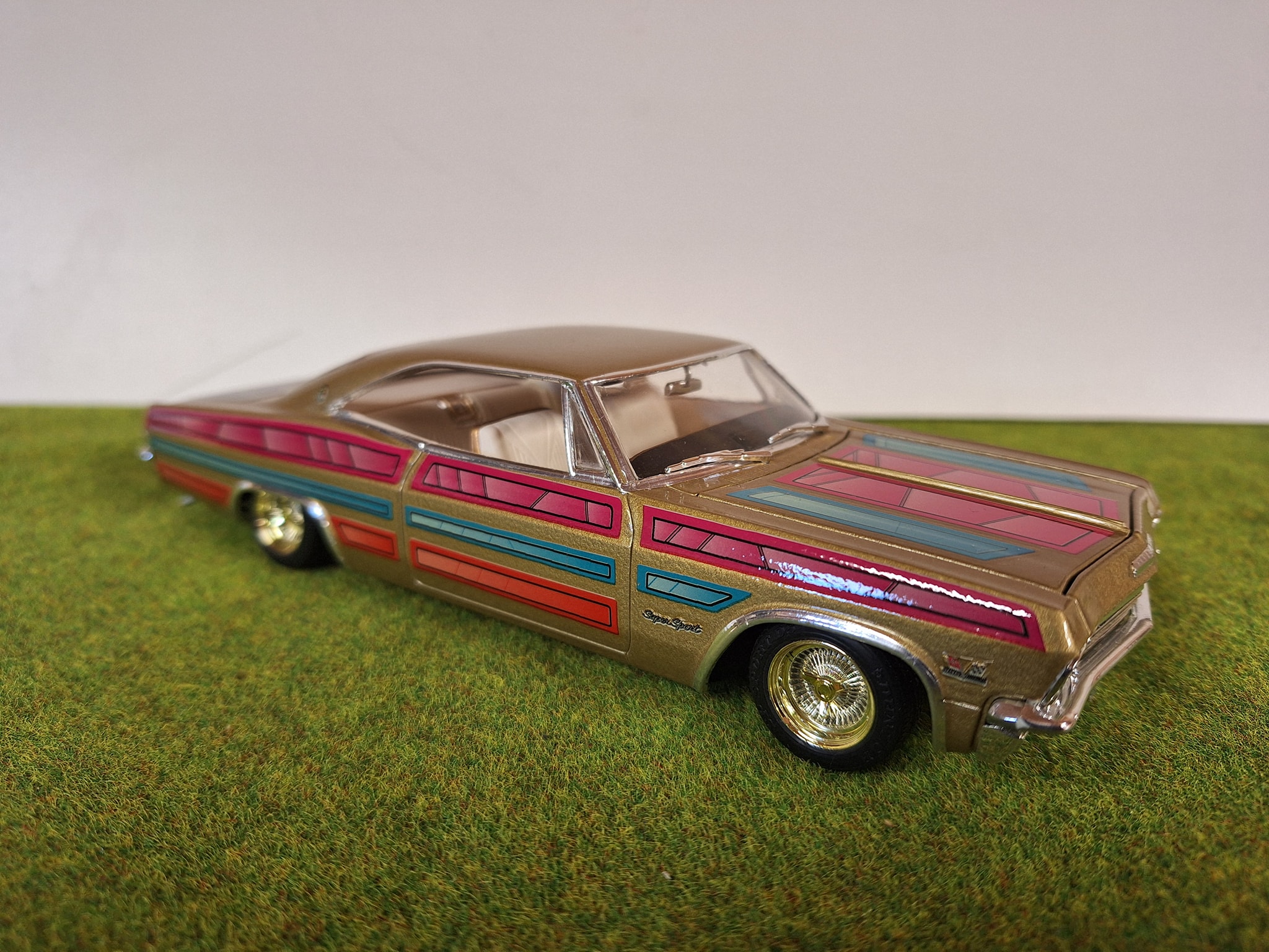Revell – Maquette 1965 Chevy Impala – Échelle 1/25 – 142 Pièces – Moteur V-8 Personnalisé – Dès 12 Ans