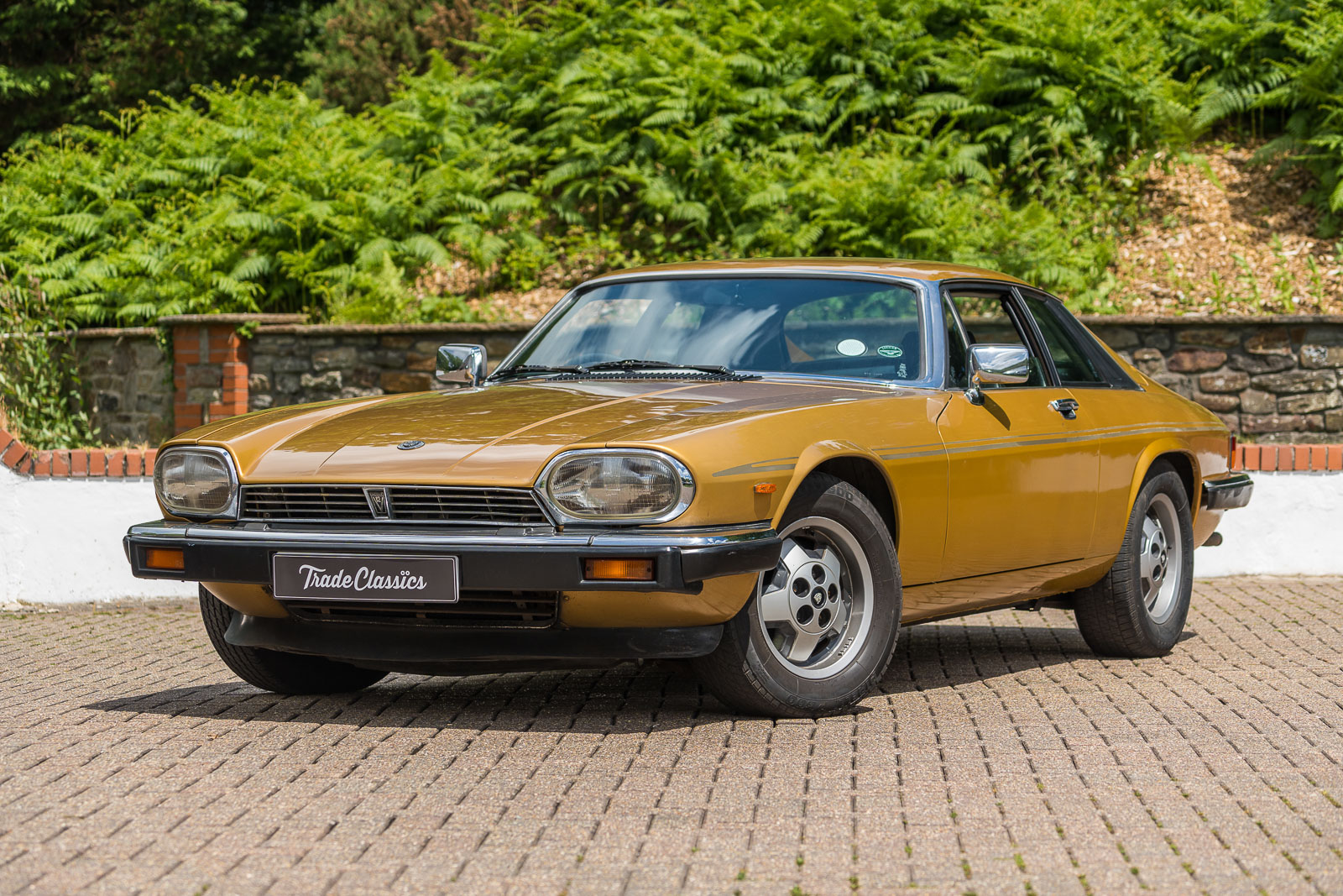 What's the best automatic GT car for family trips in 1982?