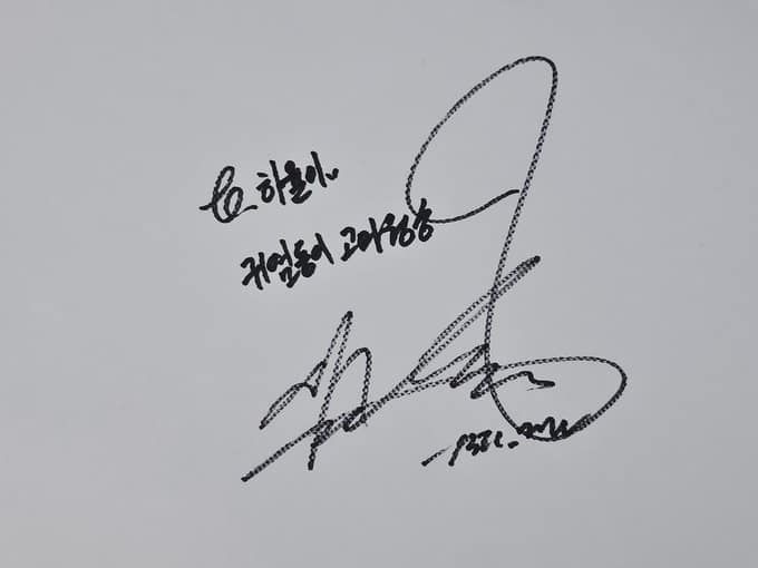 BTS Jimin's sweet autograph to child dancer