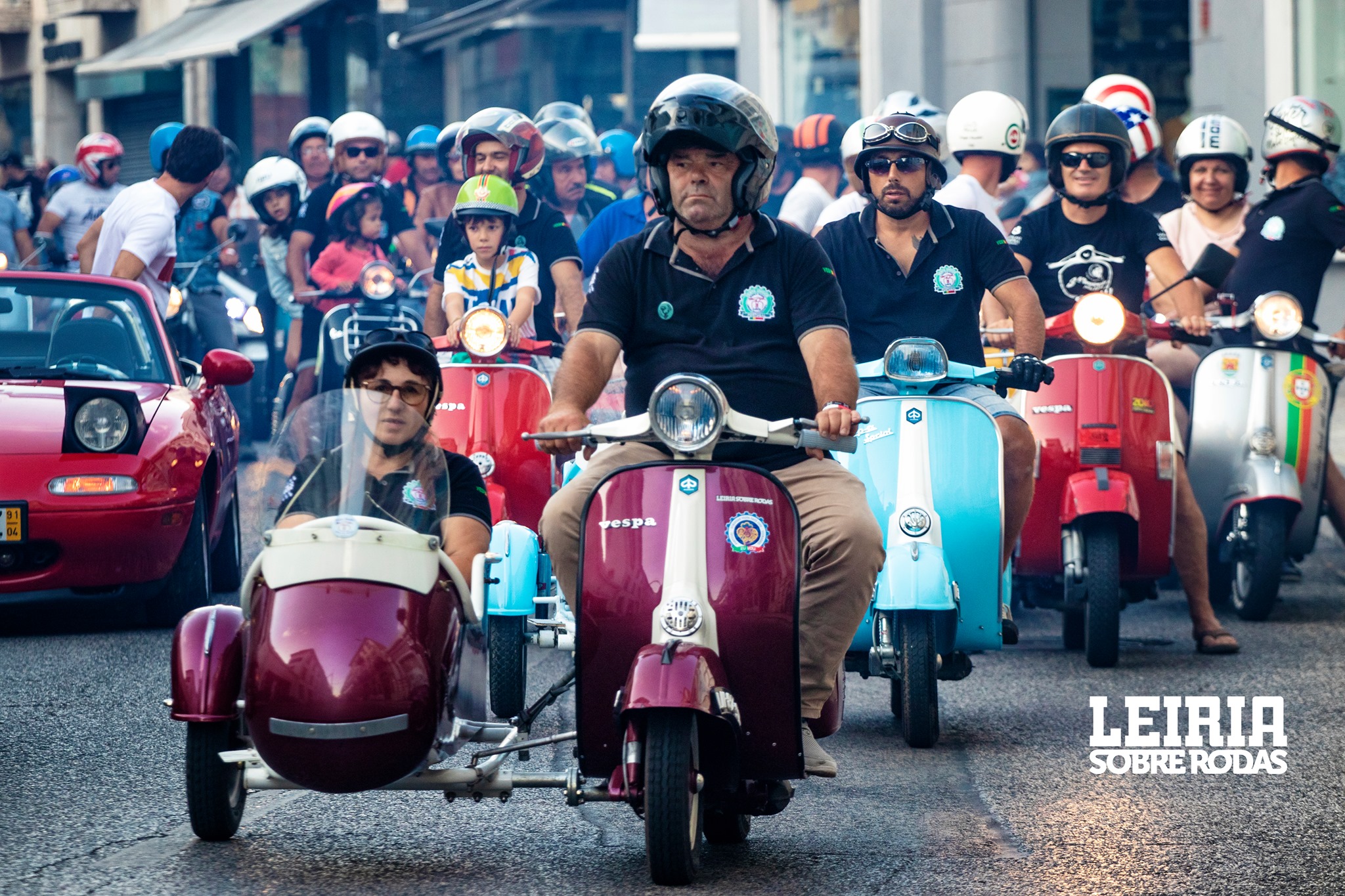 🛵💨 As Vespas voltaram a sair à rua... - Leiria Sobre Rodas