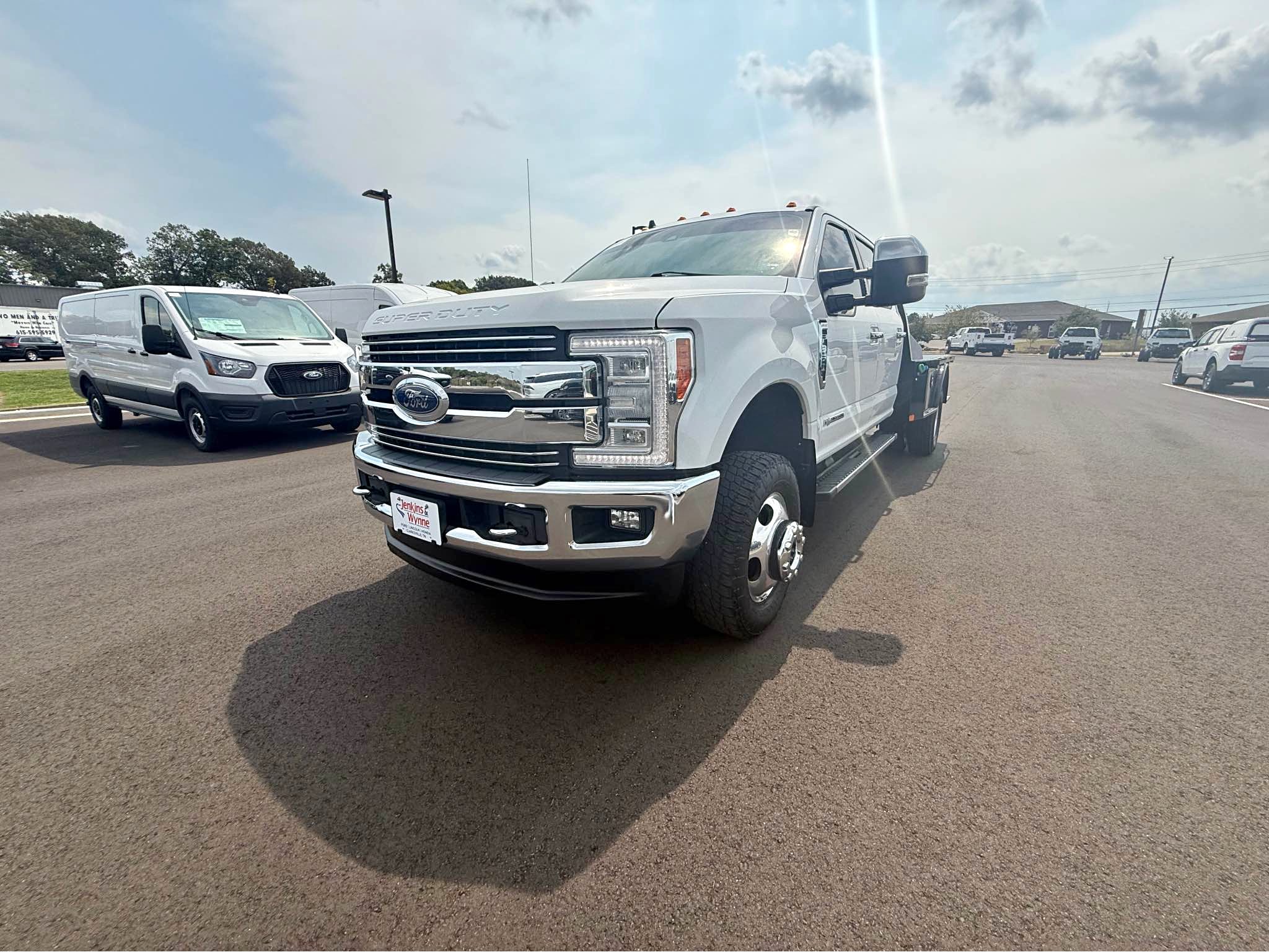 Greenlight 2019 Ford F-350 Lariat Dually Drivers 1:64 Modellino Diecast Rosso