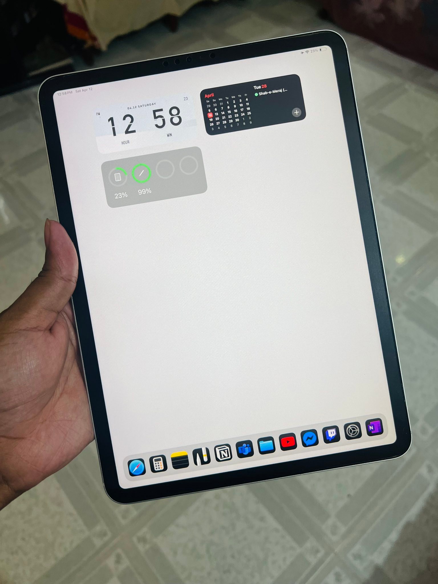 Apple iPad Pro 11”. 64GB WiFi + Cellular. ?