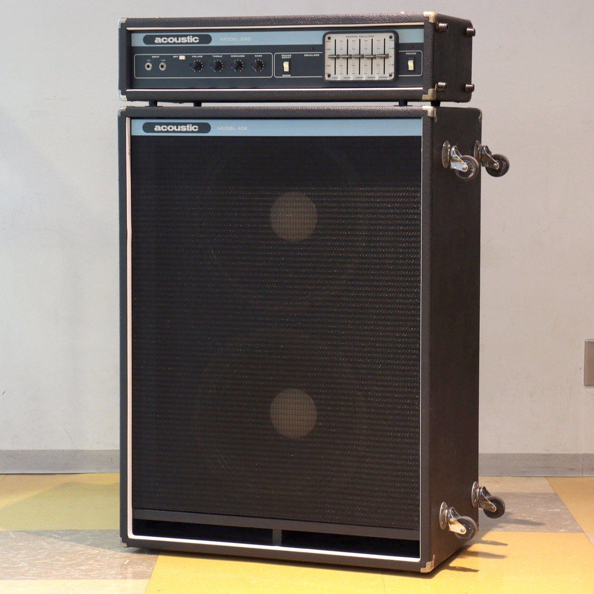 Ich habe 1977 Bass Amp Acoustic 220 und bass box Acoustic 402