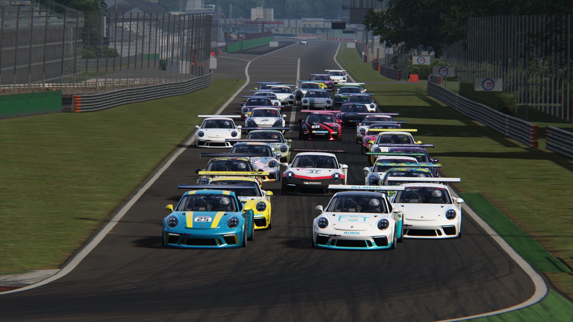 Ora de vârf la Monza Eni Circuit.... - Racing League Romania