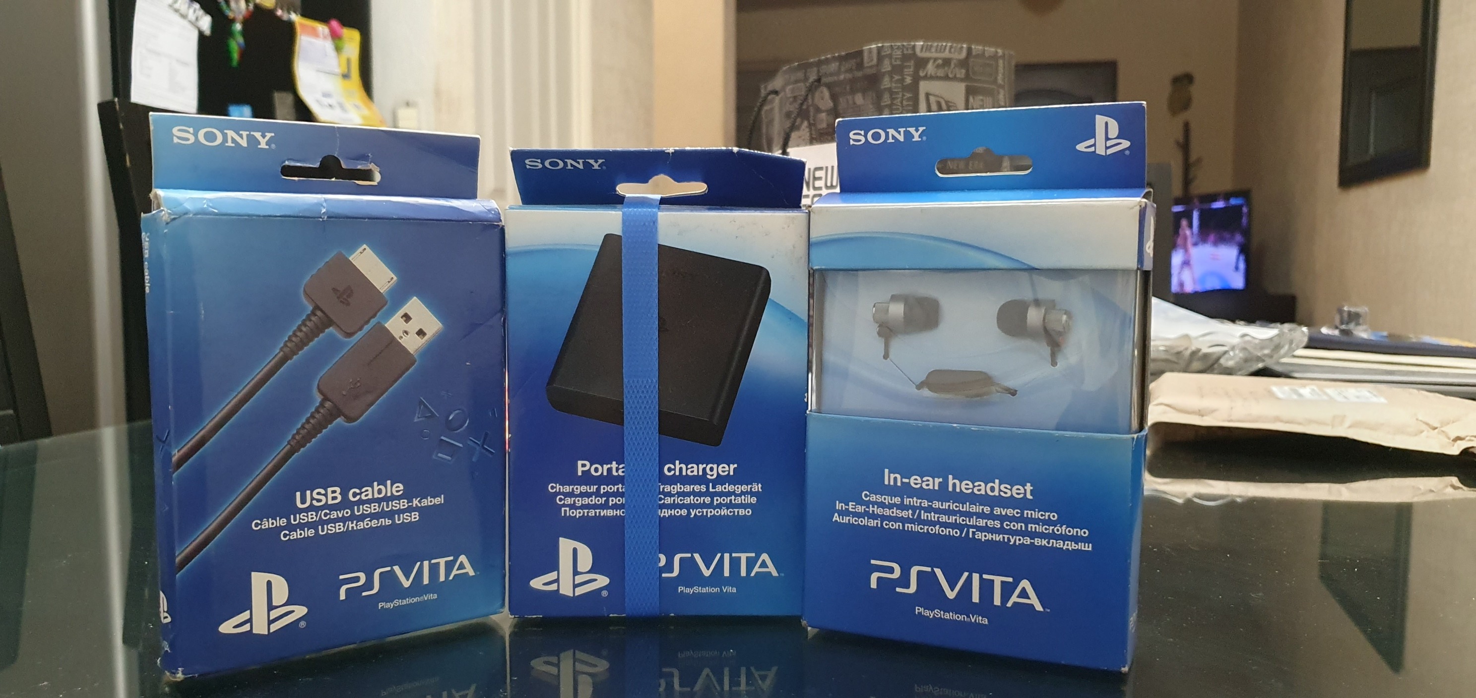 Tiene todos sus accesorios y cables y cosas extras