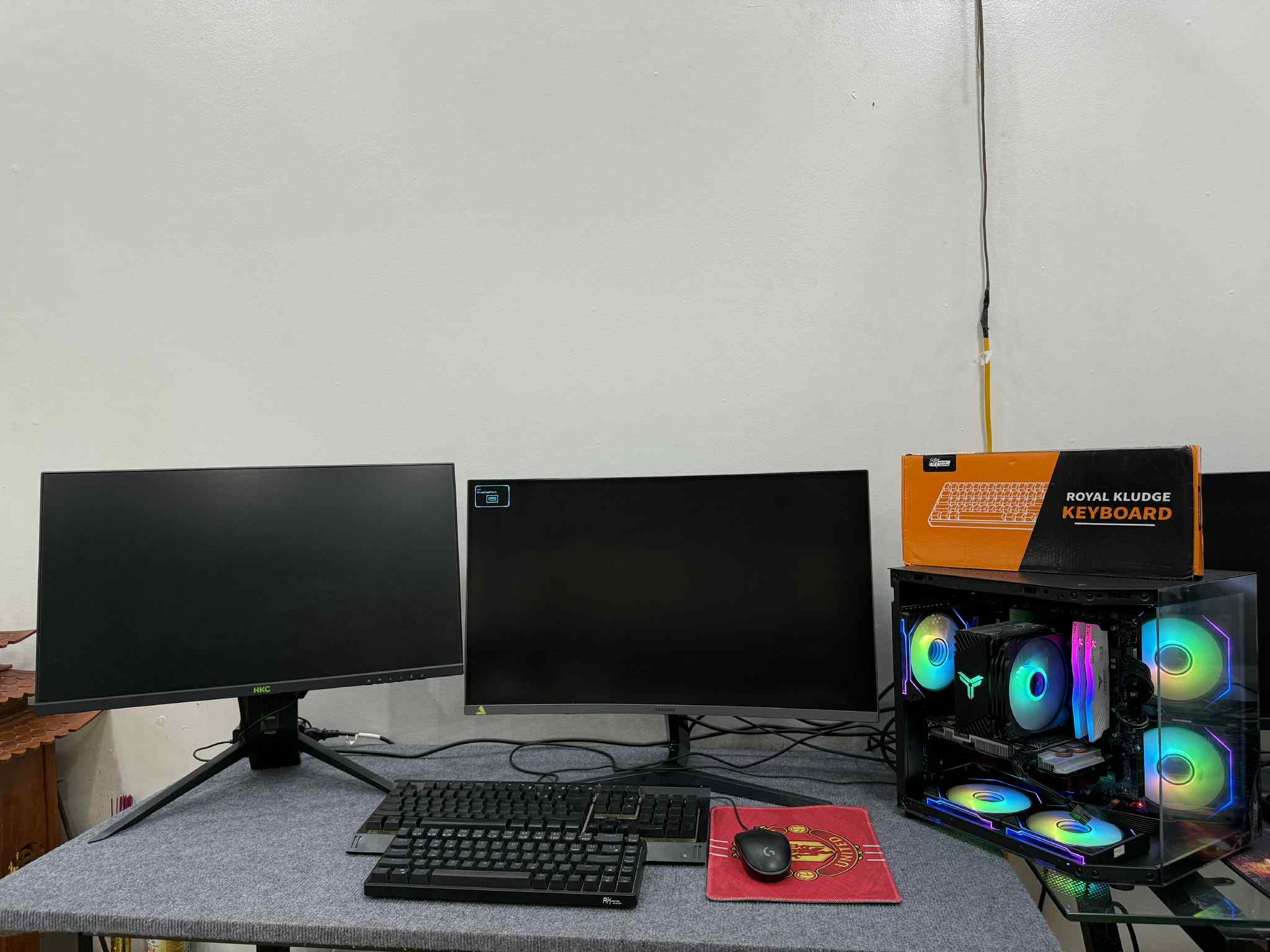 CPU Intel Core i9 11900 2.5GHz （チップのみ） Dọn nhà , em bán ít đồ cho rộng chỗ ạ . Giá rao là giá bán , không