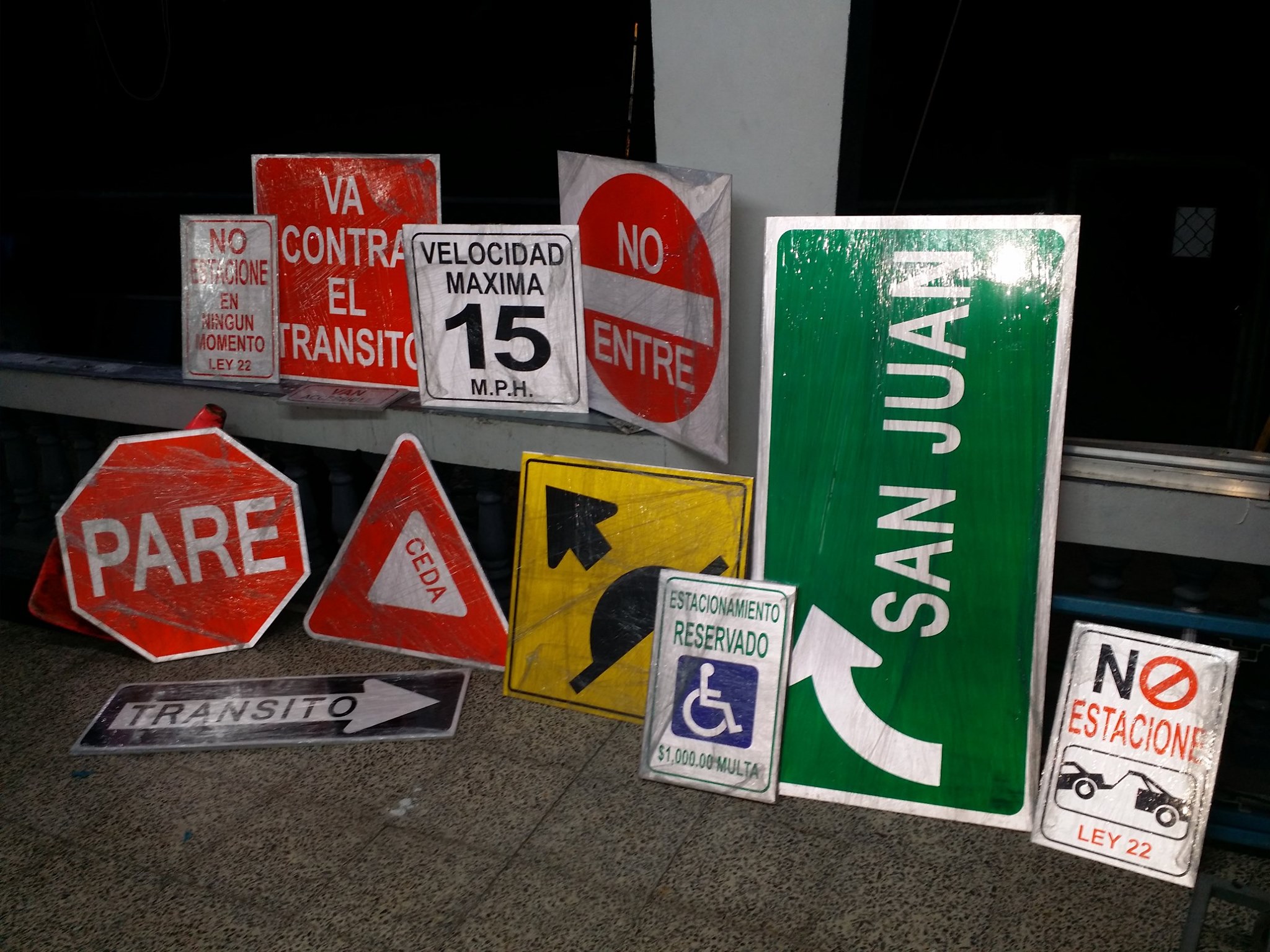 Rótulos de transito fabricados en... - Rotulos Leo Signs
