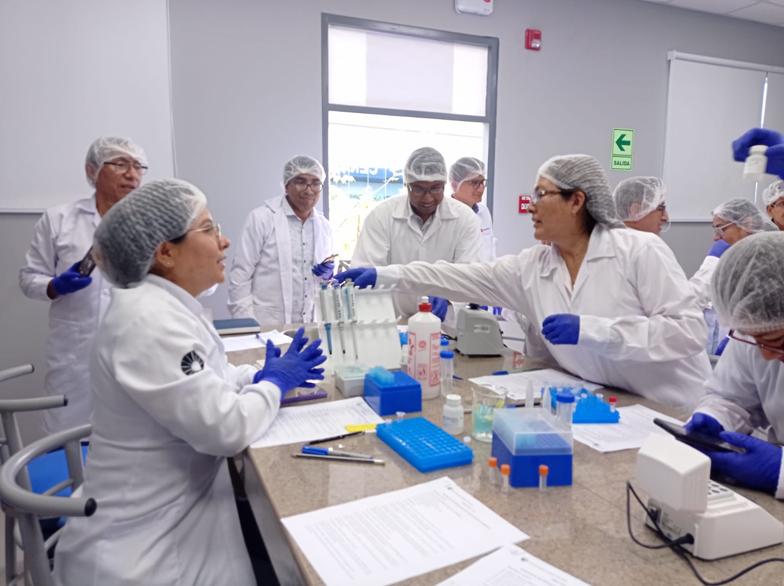 Universidad César Vallejo - 🧪 ¡Capacitamos a nuestros docentes UCV con