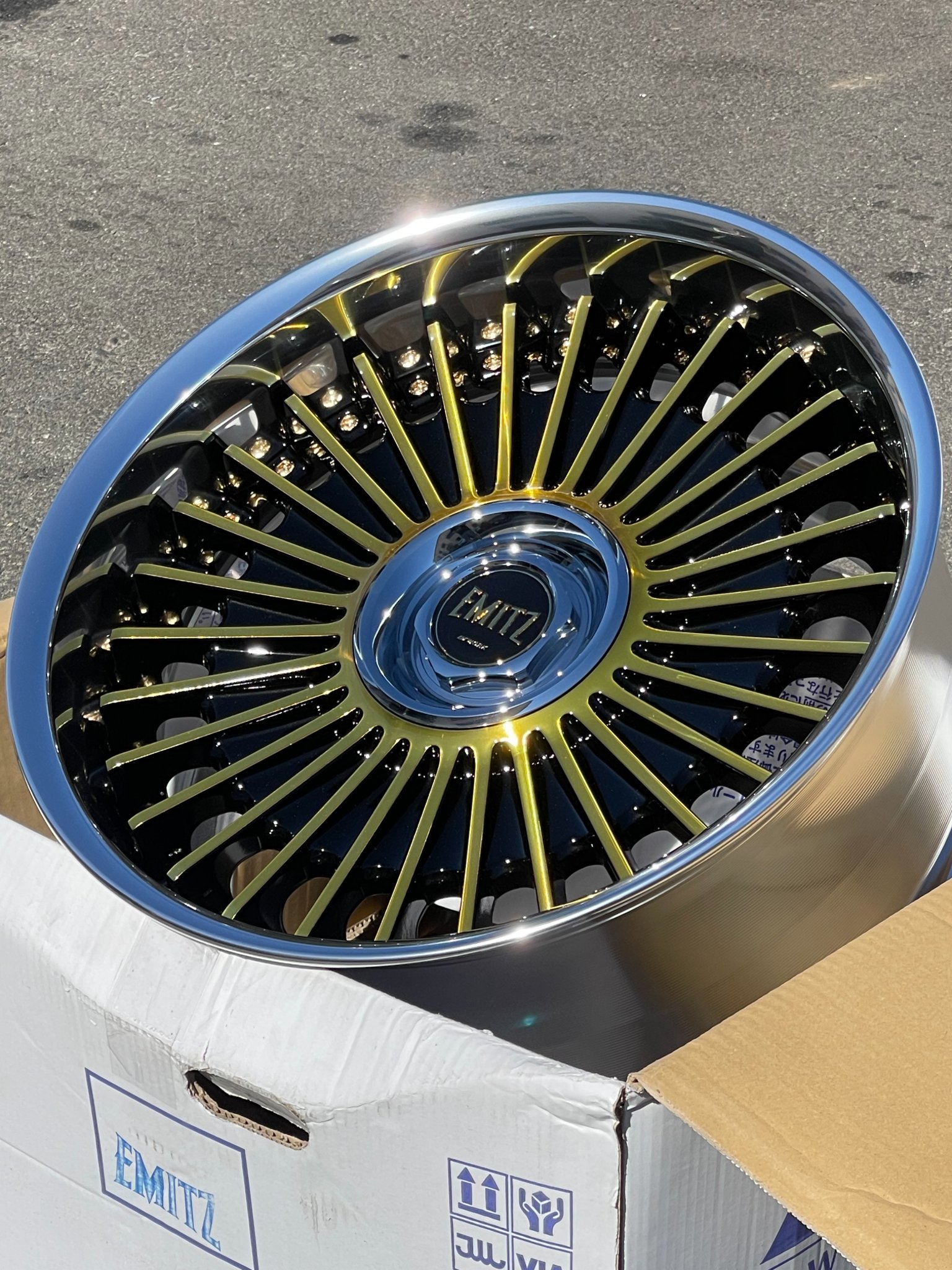 Work Emitz in Imperial Gold with Gold Bolts 19x9.5 +27 R-Disk 