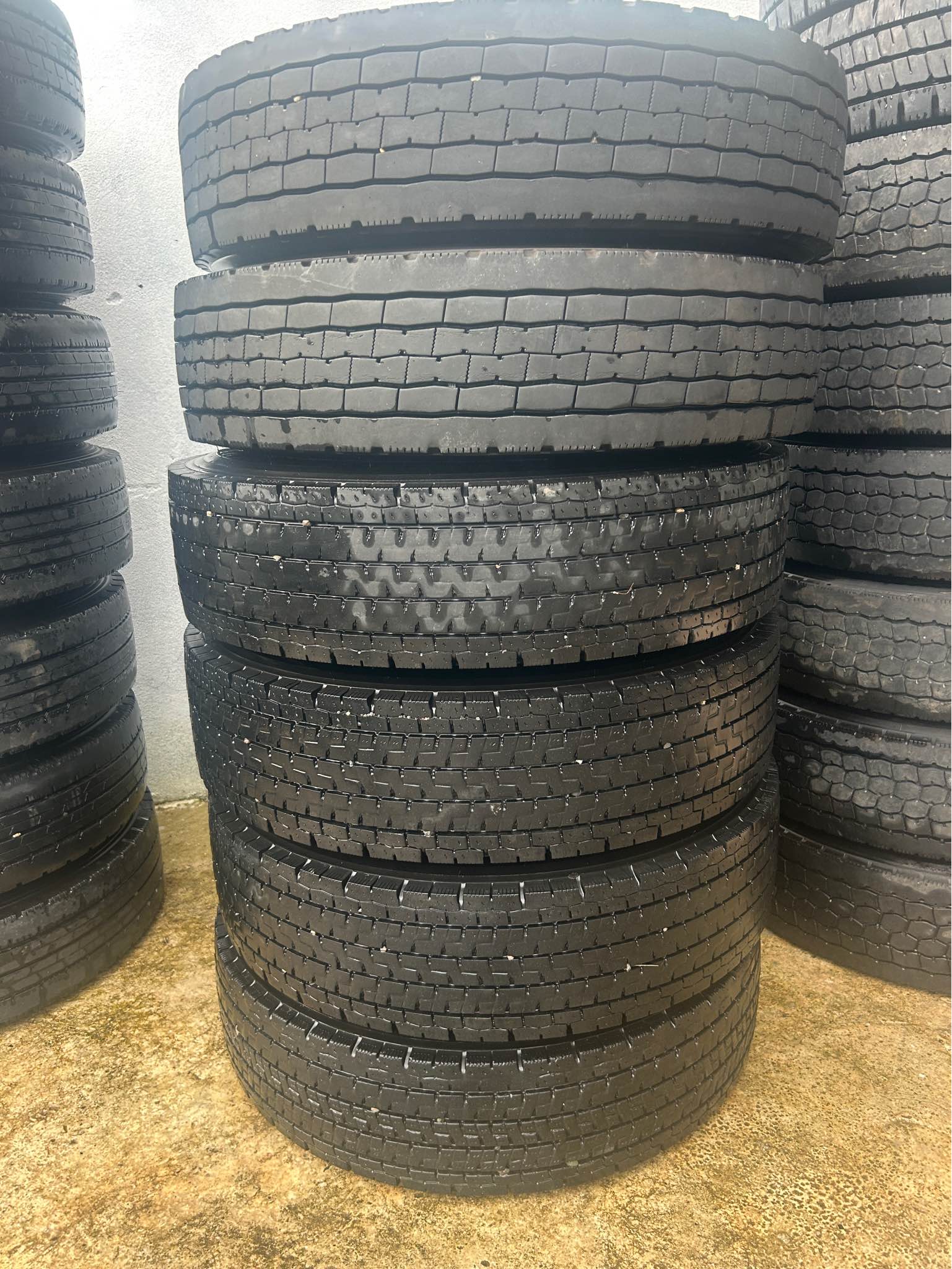 ?225 80 17.5 ?tyres Available ?With brand new condition 