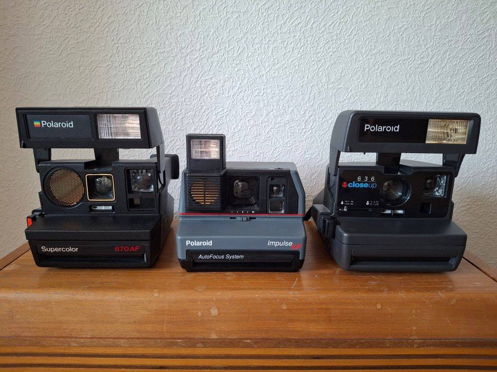 Polaroid Sun 670 Autofocus QS vs Polaroid Supercolor 670AF: Which