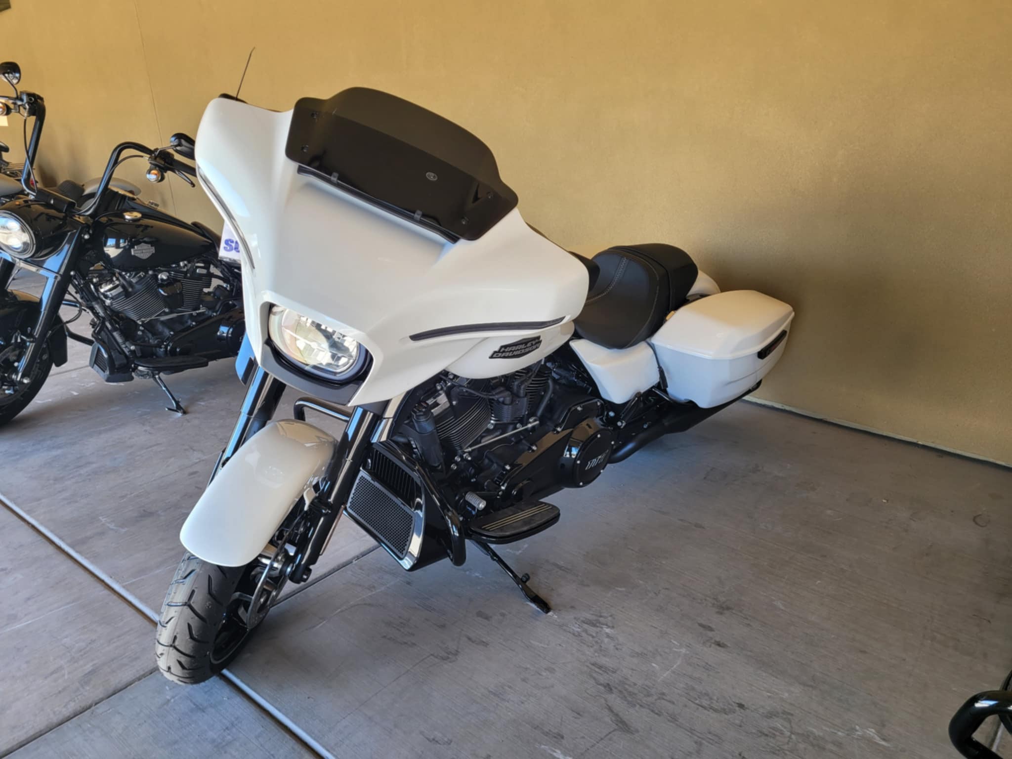 How to lower a 2024 Vitpilen 401 by 1-2 inches?