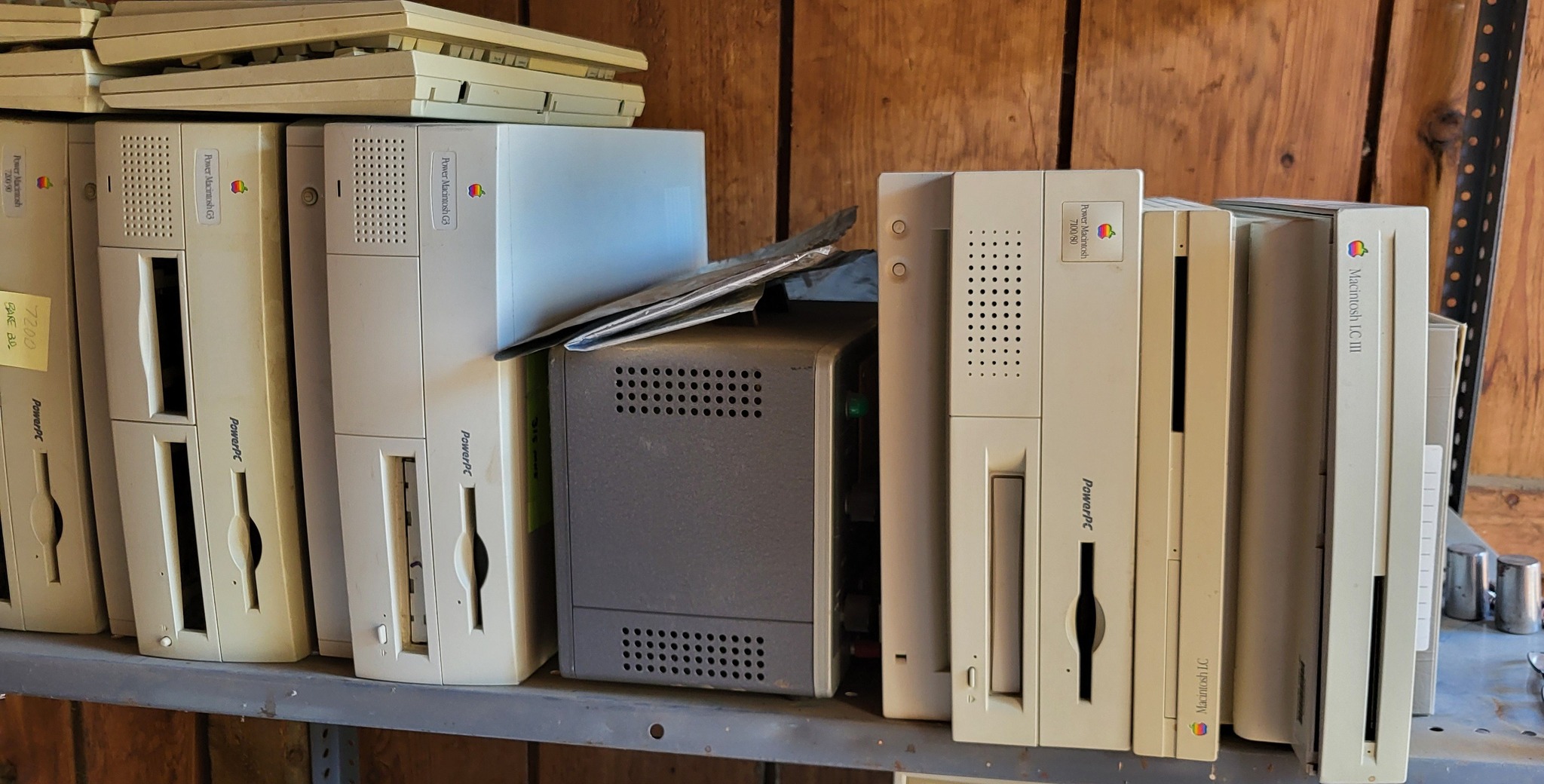 Vintage power macintosh 7100/80 video editing system card