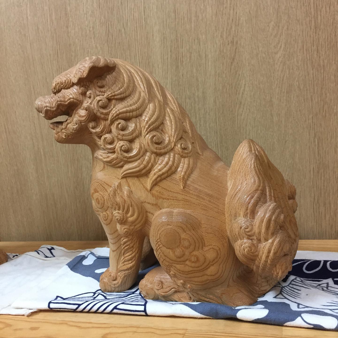 獅子の木彫り彫刻 古美術品】CF335 時代物 玉眼入木彫獅子彫刻手挟 