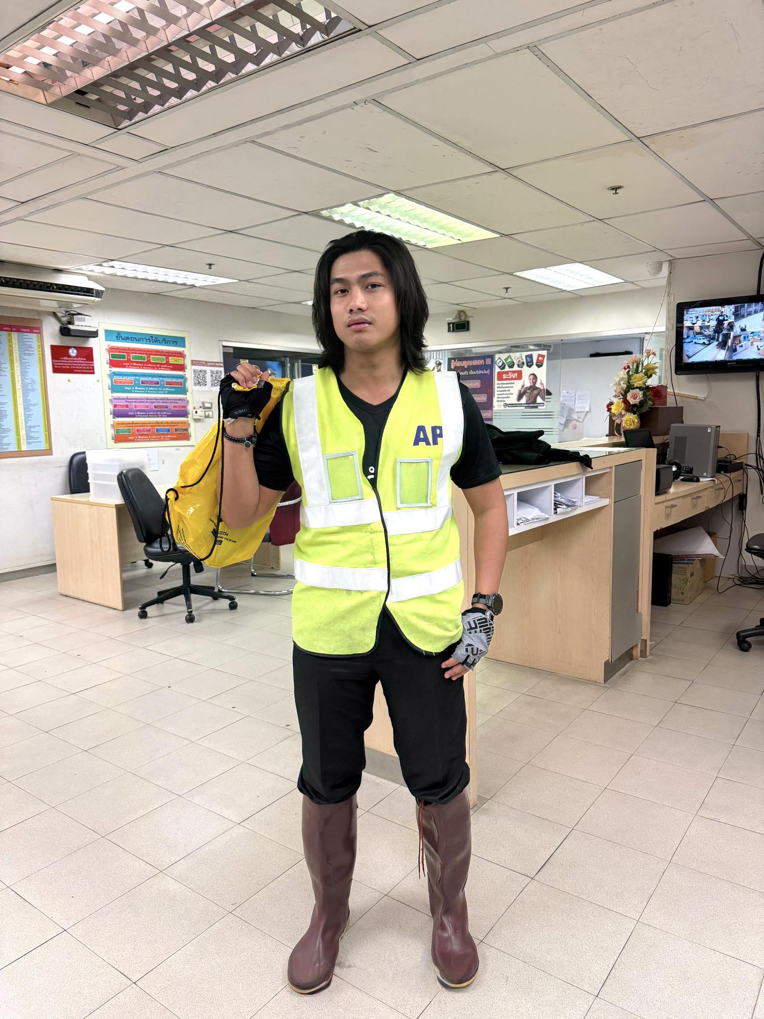 บรีส - อ้ายมันภูธร ตึกแห ใส่เบ็ด👮‍♂️🚨 | Facebook
