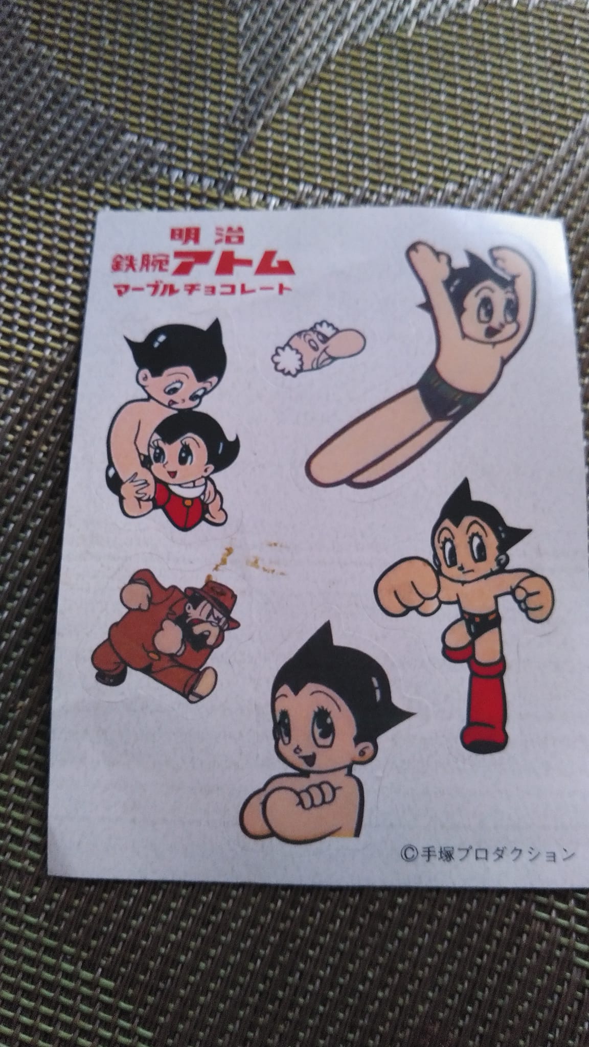これはレプリカです。 私の子供頃、ガムやマーブルチョコのおまけで