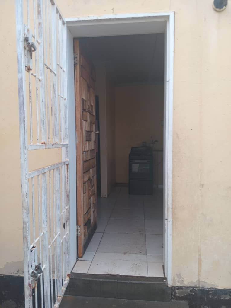 Wanaheda- behind Police Station 3bedrooms(bic), 2bathrooms, lounge and ...