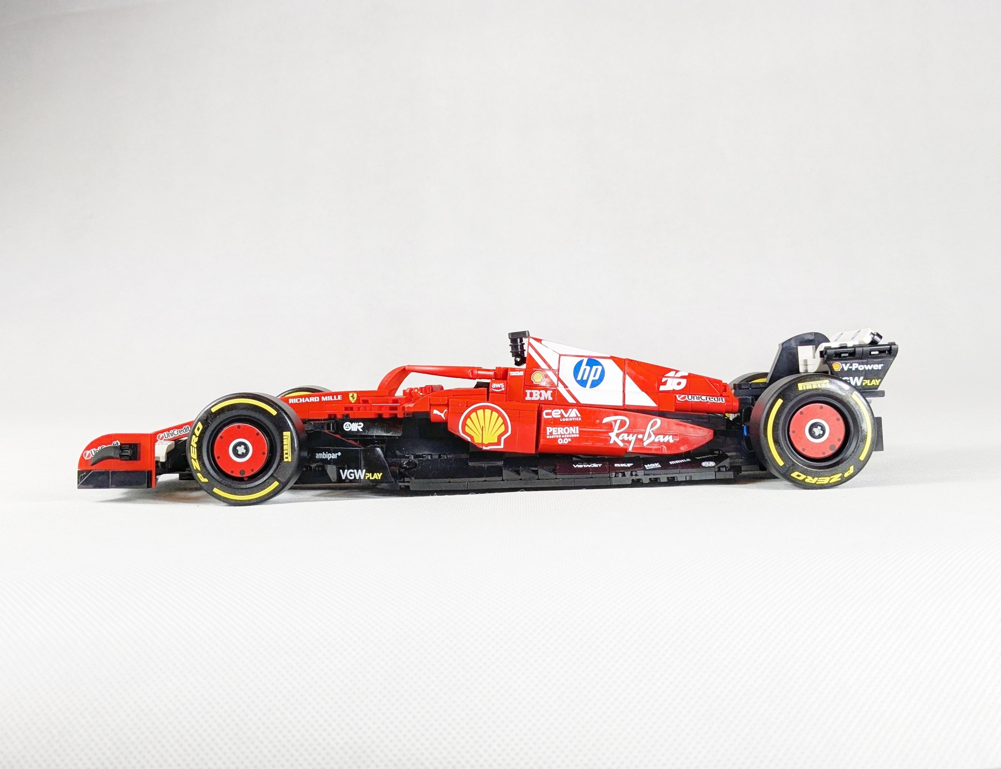 Lego Ferrari SF25 model with 800 pieces