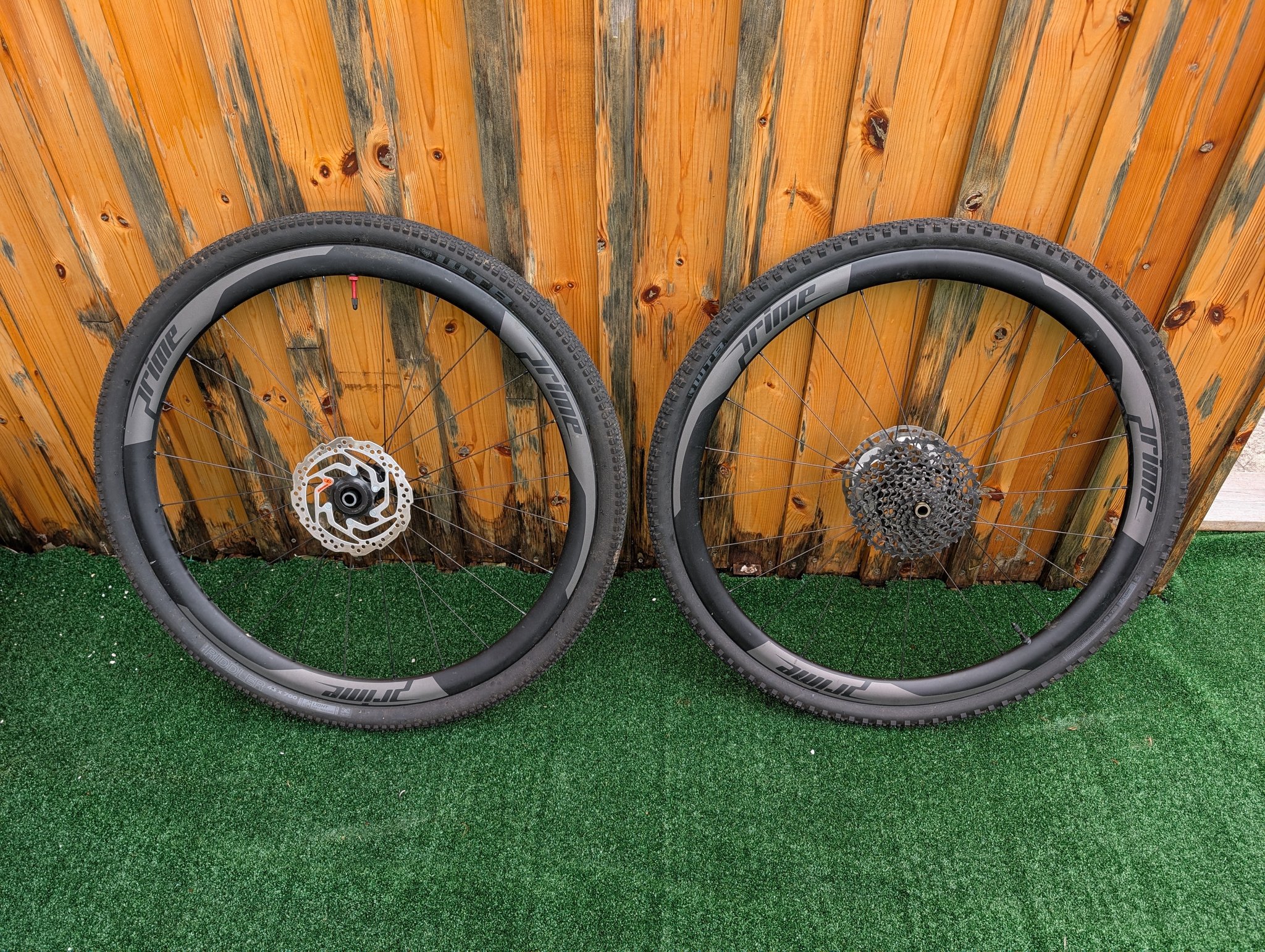 I have a cracking set of 700c Prime carbon wheels. Little used 