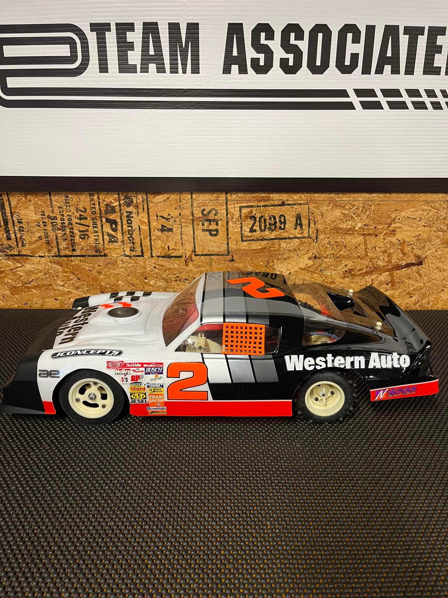 Ala Trasparente Per Associated RC10 Gold Pan – Con Filo E Bottoni, Montata