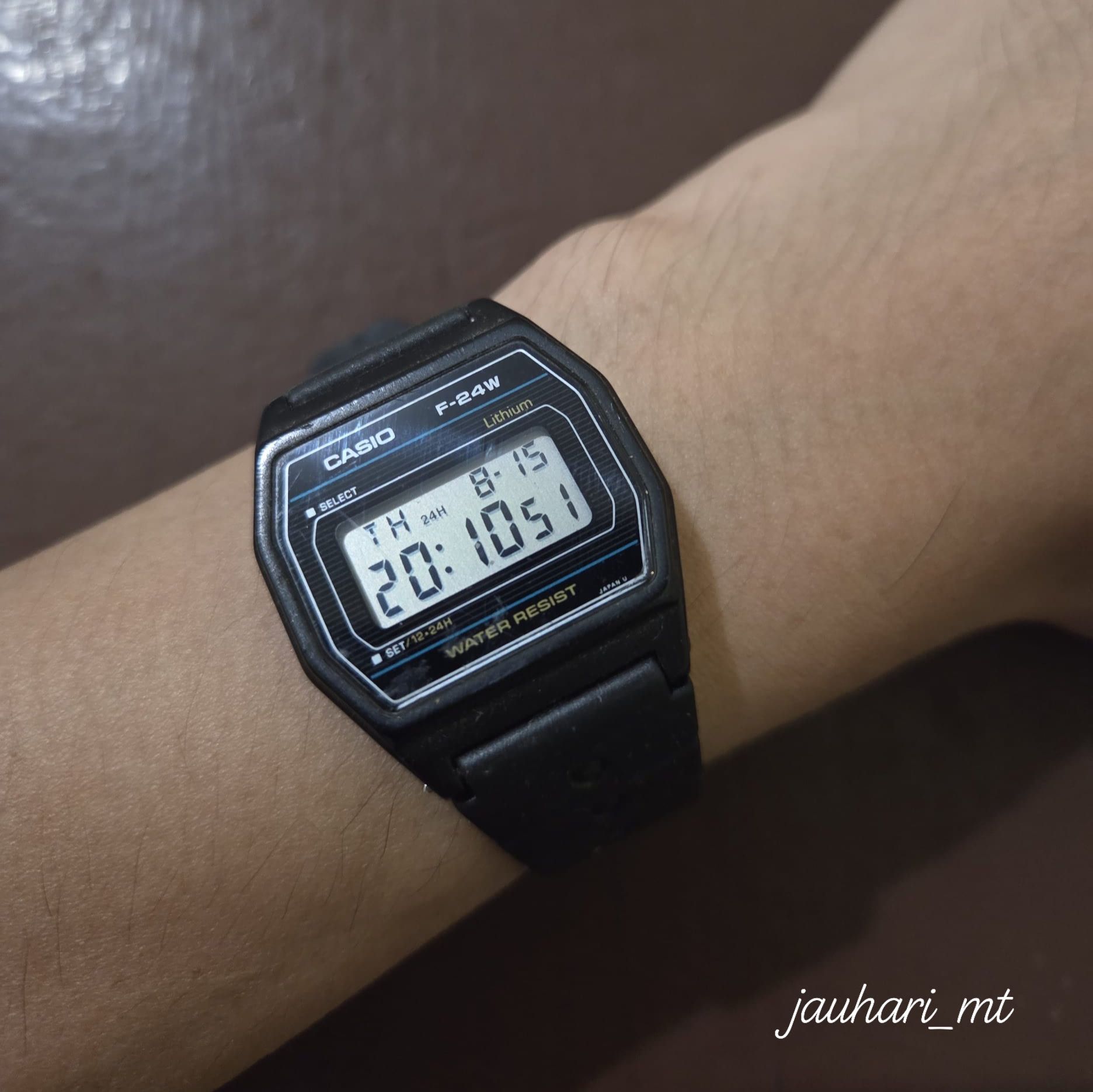 Casio F-24W digital watch features