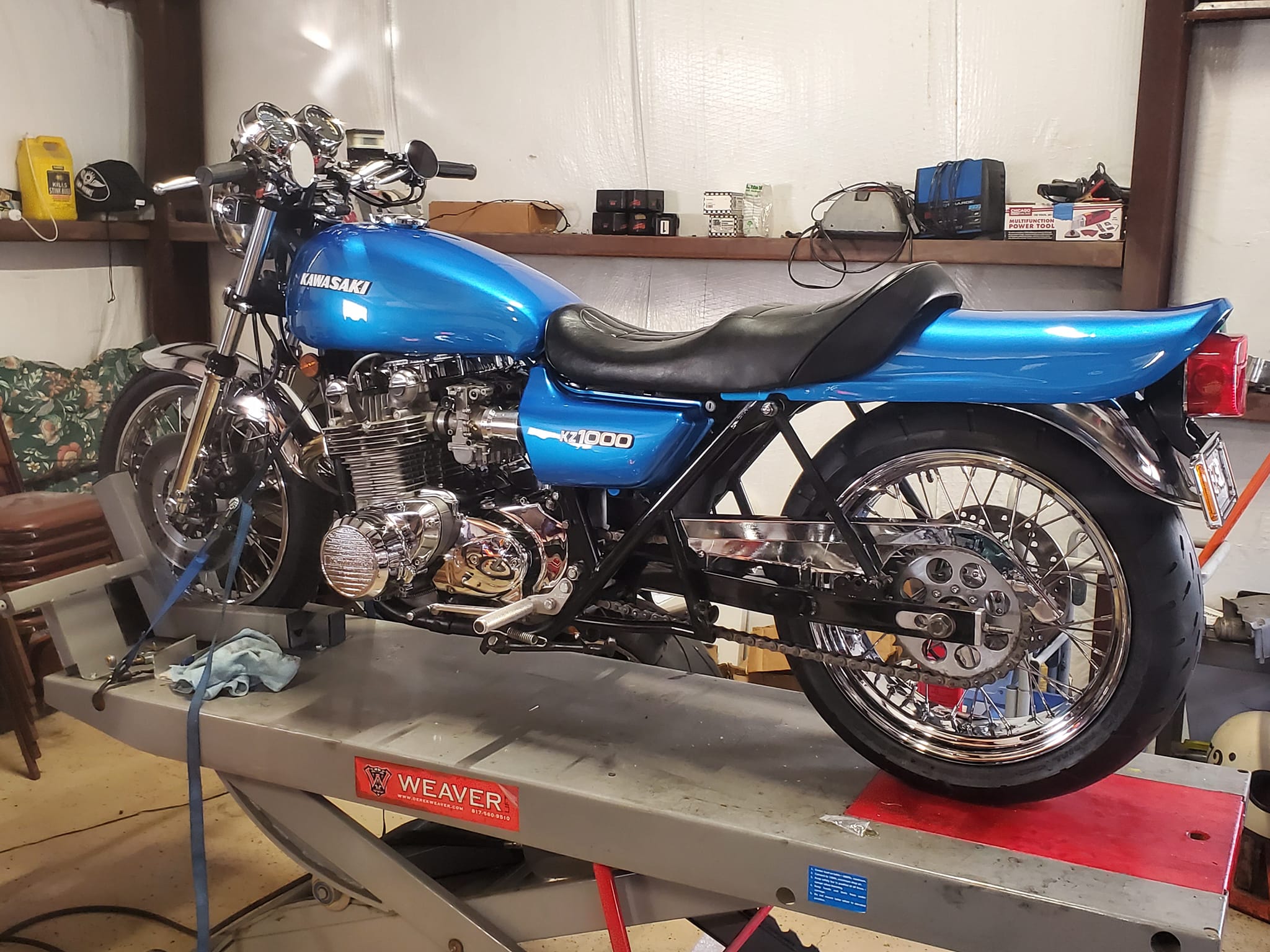 Kawasaki z1000 custom paint job