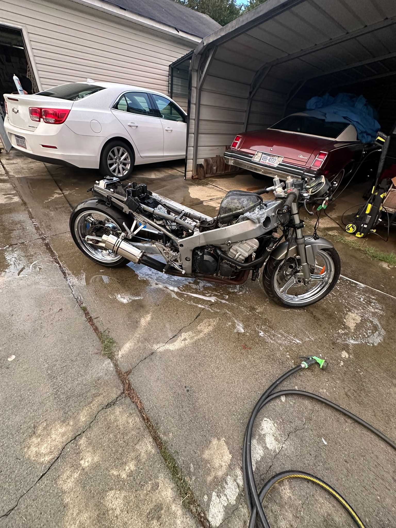 What battery does a 2007 Kawasaki ZX6R take?