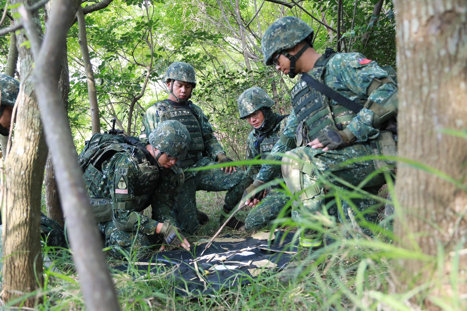 中華民國陸軍 - 🇹🇼特戰行軍期末測驗 迎向今晚最終考驗🇹🇼...