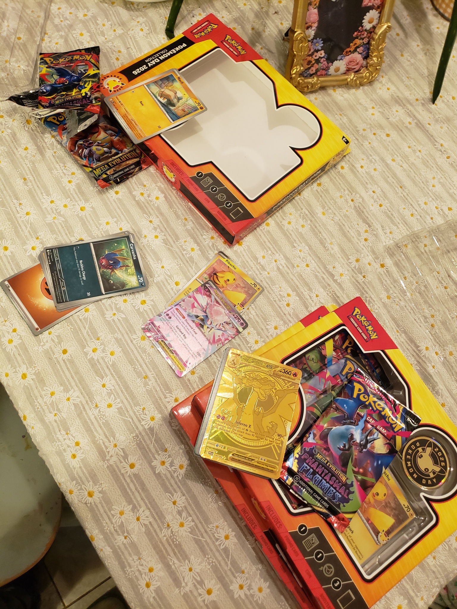 gold pack pokemon cards Mystery Single  Gold Star TCG Relive history Pulled gold Charizard from Pokemon