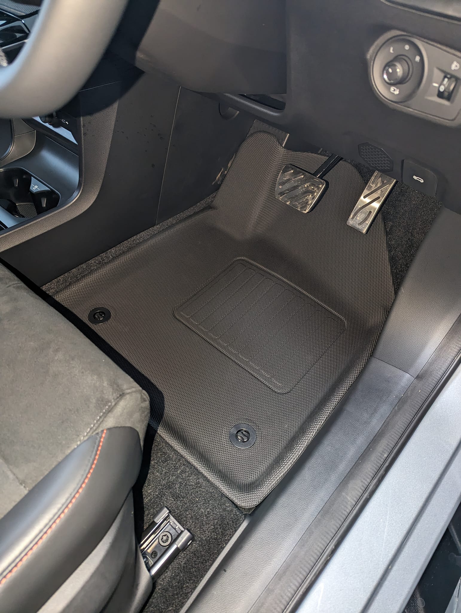 MG MG4 Car Mats | Rubber & Carpet Floor Mats | Free Delivery