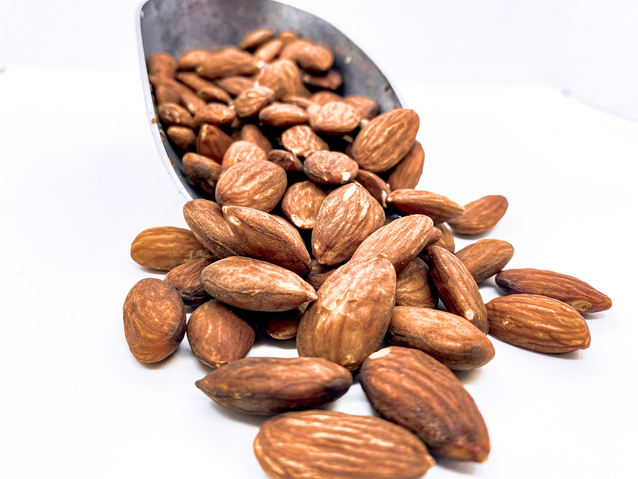 do almonds contain l-carnitine We've all heard that nuts are good for us. But is there one that reigns above all others? A lot of evidence suggests that the almond may be in the running as b12 injection dose for سيروم لتقليل مظهر تفاوت اللون Size:1KG