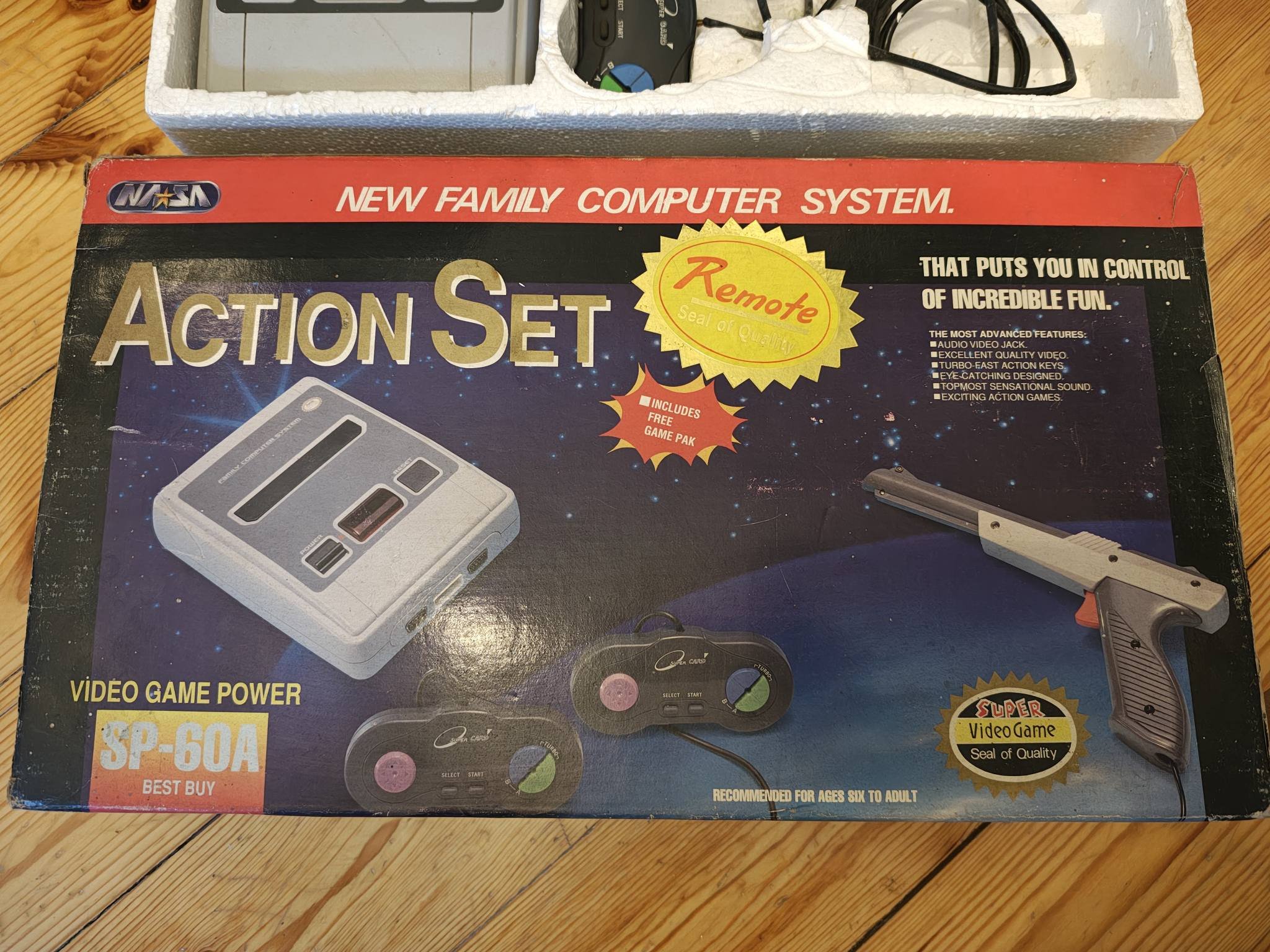ファミリーコン… SP-60A Famiclone console with wireless infrared pad