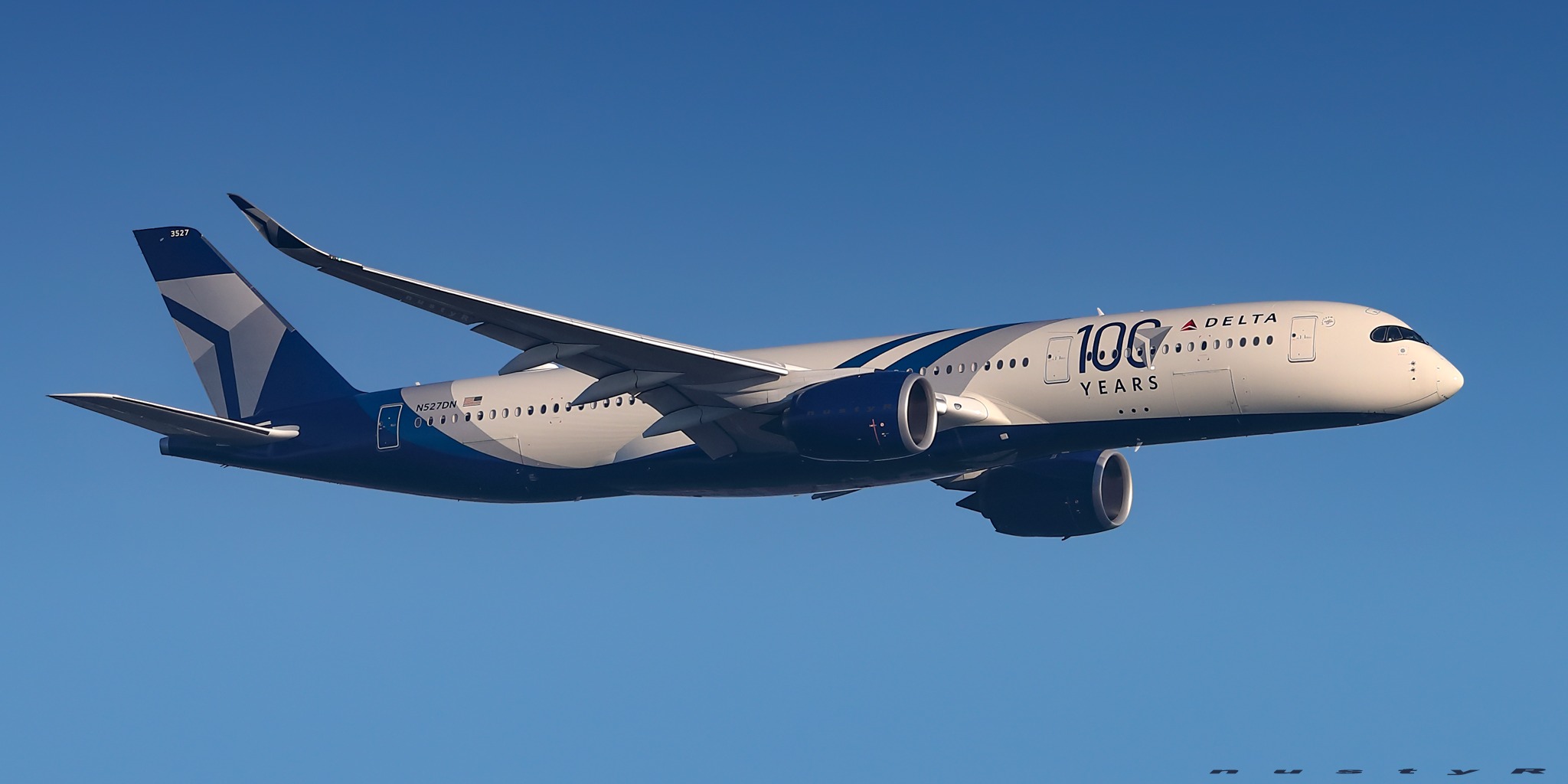 Delta N527DN lands in Melbourne with 100 years livery