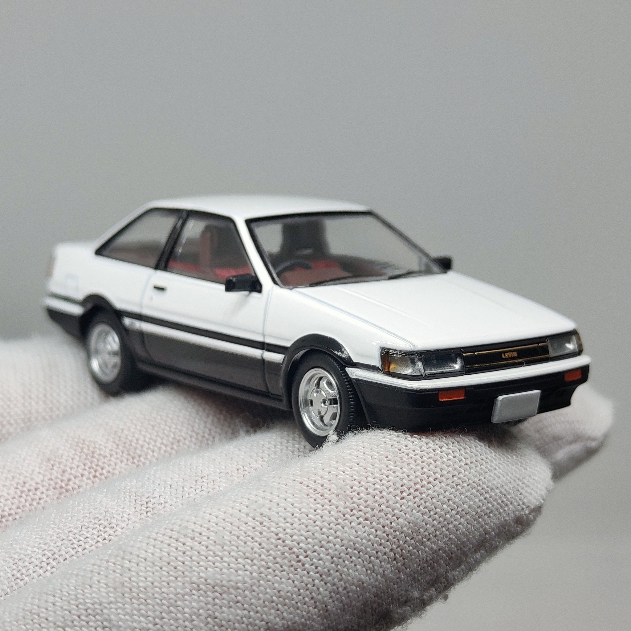 Toyota Corolla Levin 2-door GT-APEX (AE86) Tomica Limited Vintage Neo
