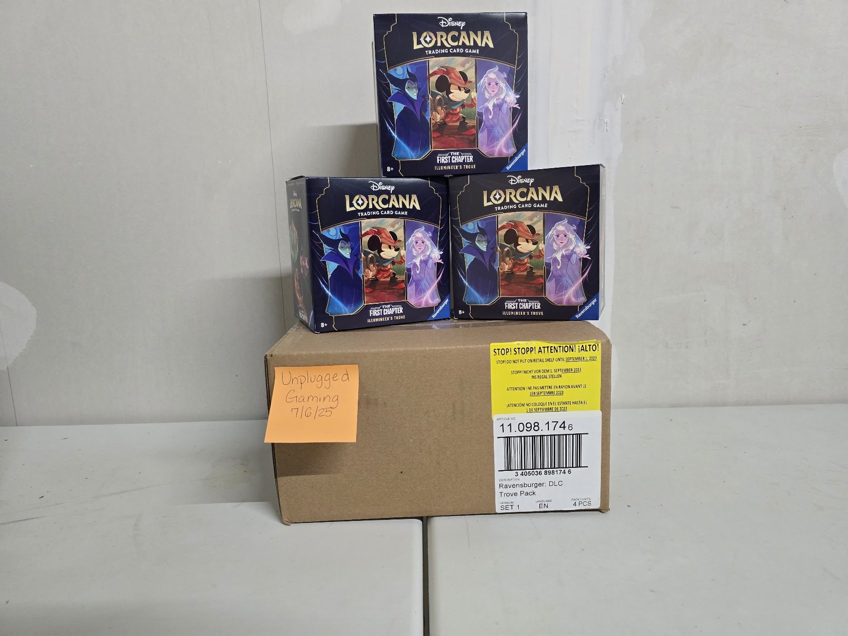 lorcana trading card game the first chapter gift set Starter Blister Bundle for TCG : Toys & Games Players can turn up the heat with this gift set Disney Lorcana  Game Universe
