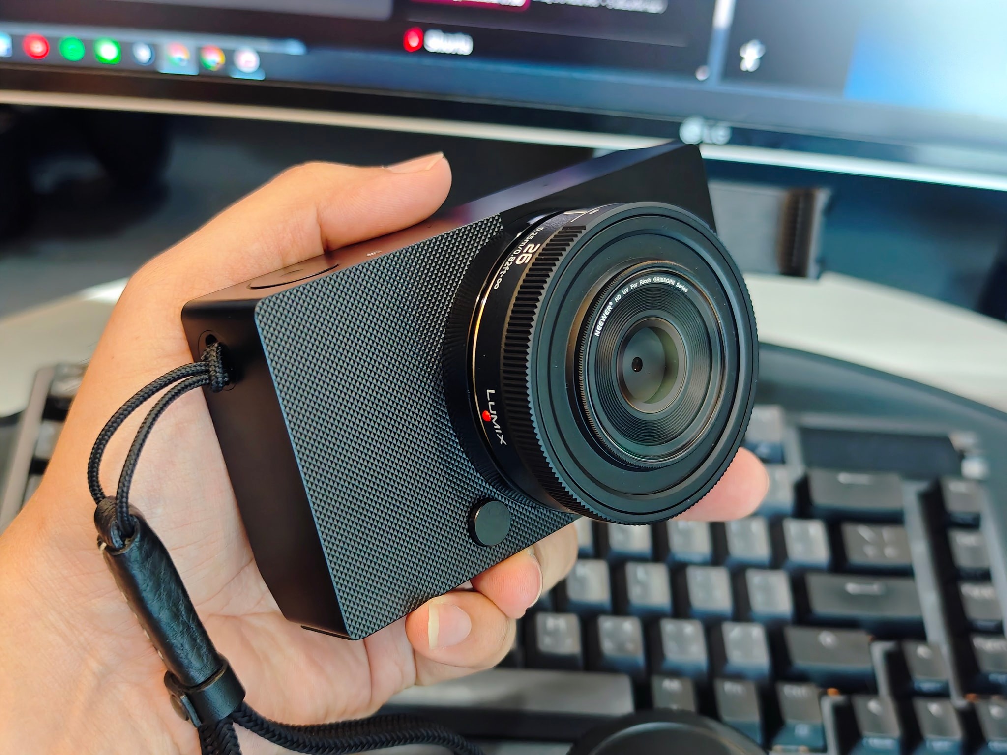 Can the Lumix S 26mm F8 lens be modified to F4?