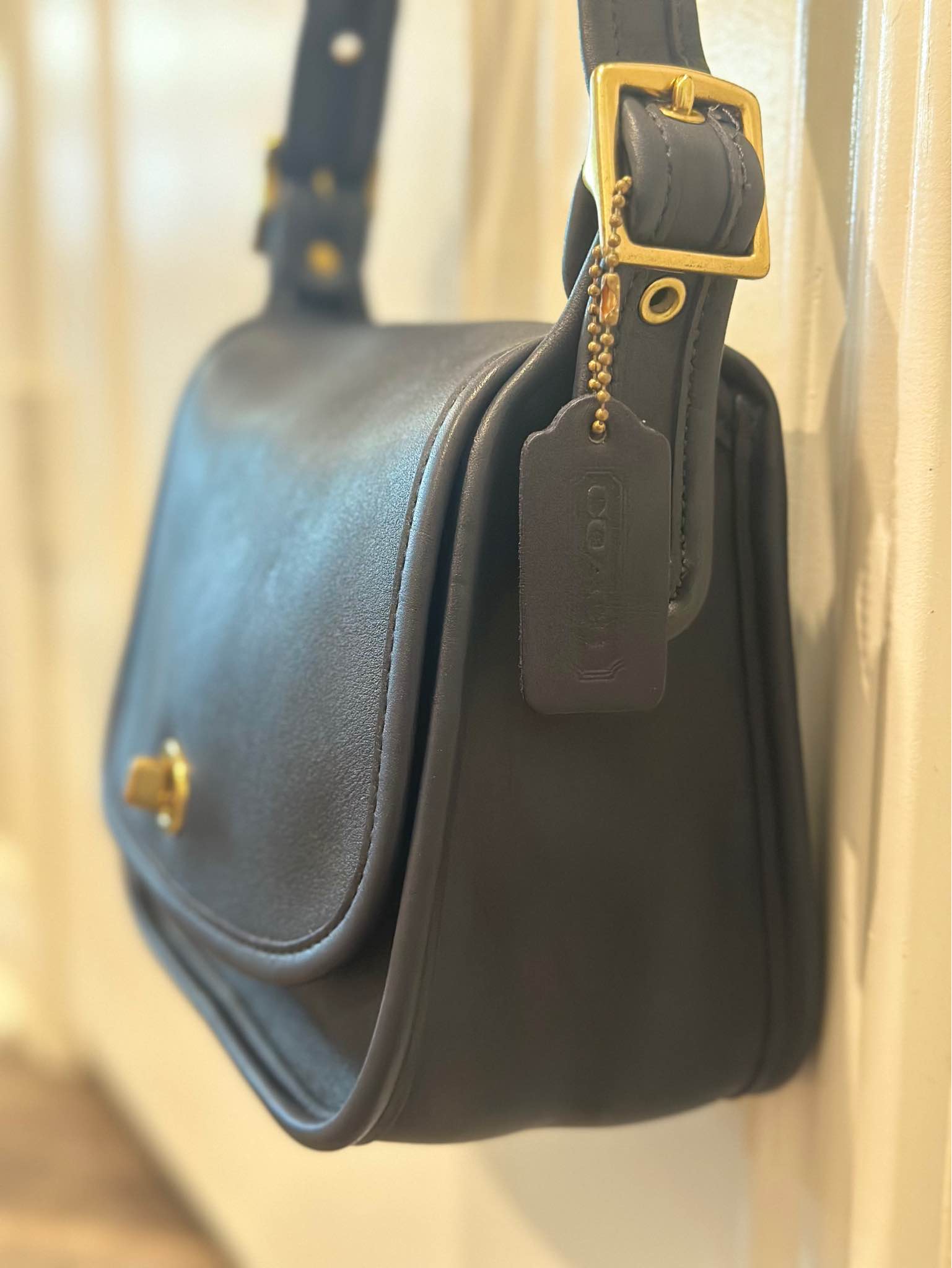 Pristine condition Navy Coach Legacy Small Flap #9965 All piping 
