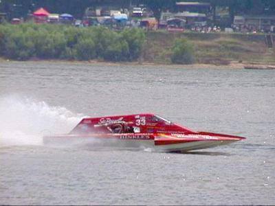 U-11 Flav-R-Pac across the Blue Bridge over the Columbia River in Tri ...