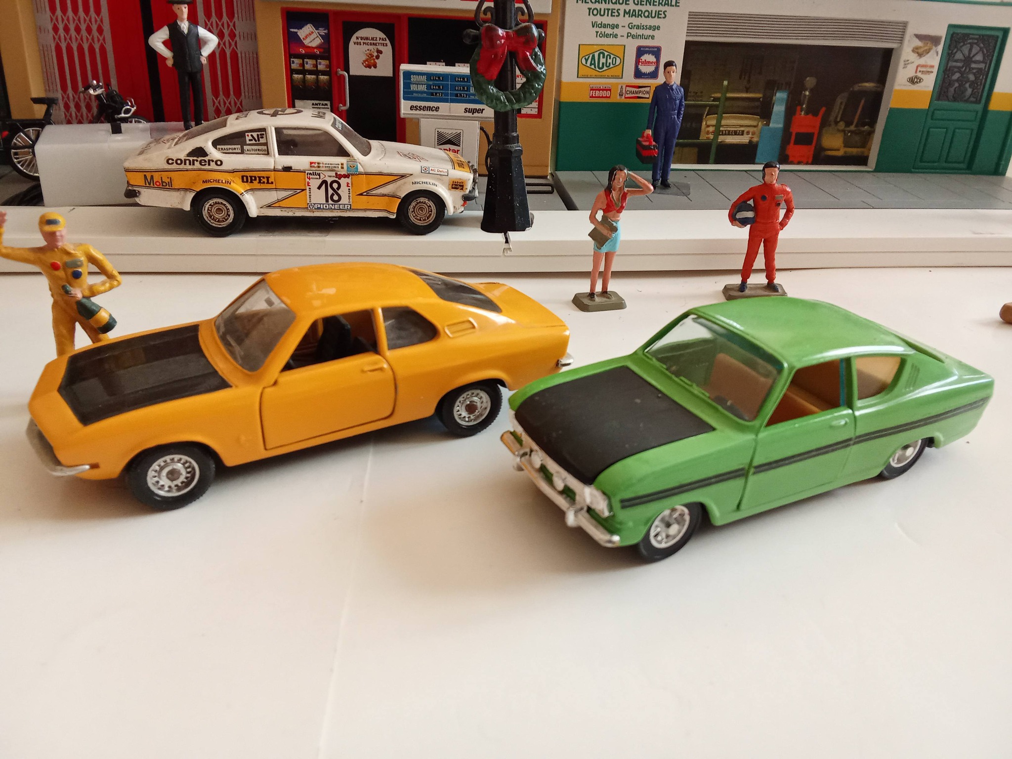 IXO Modèle Opel Kadett B Coupé Rallye 1966 Argent - Échelle 1:43