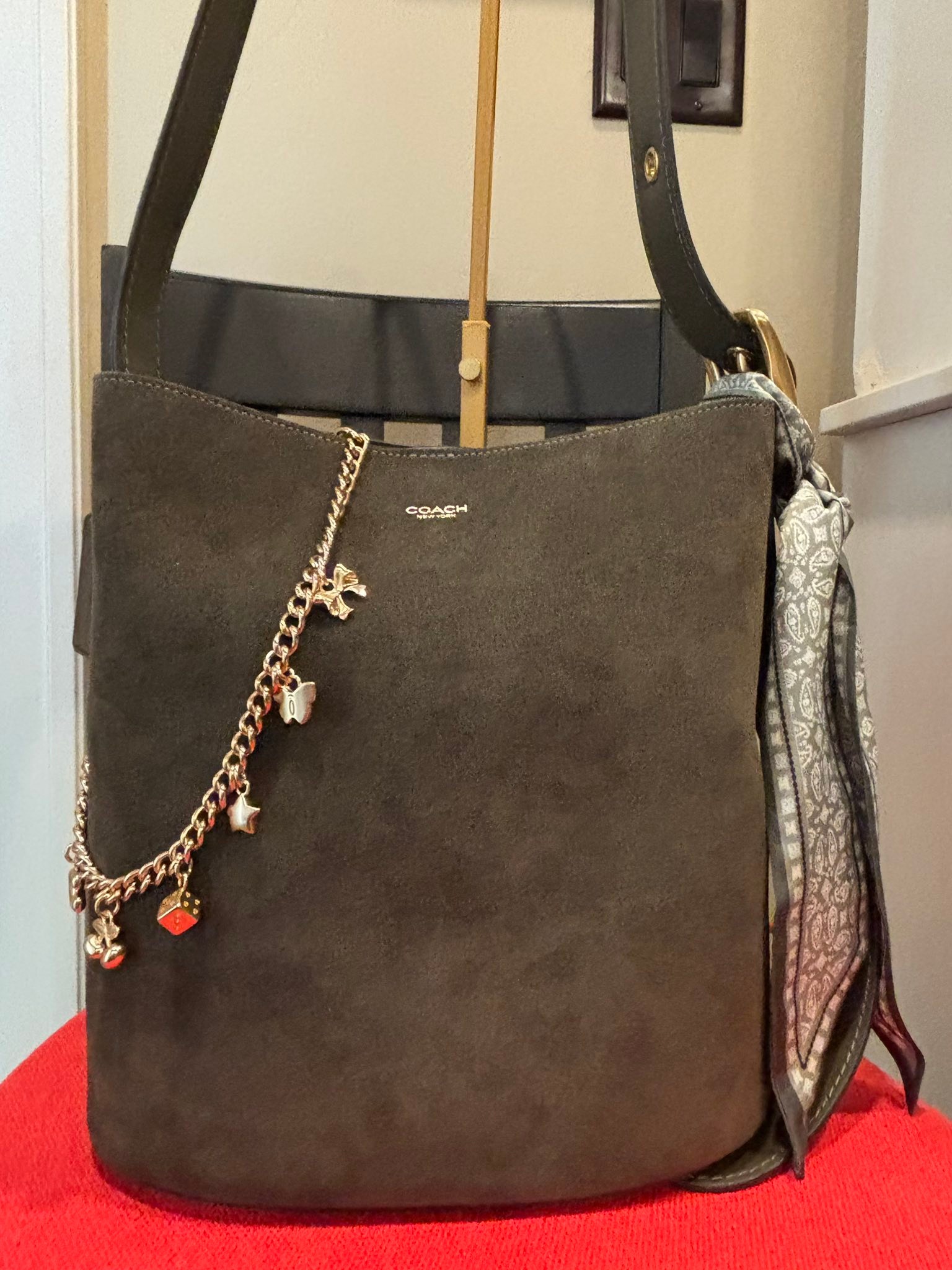 New coach olive suede bleecker bucket bag