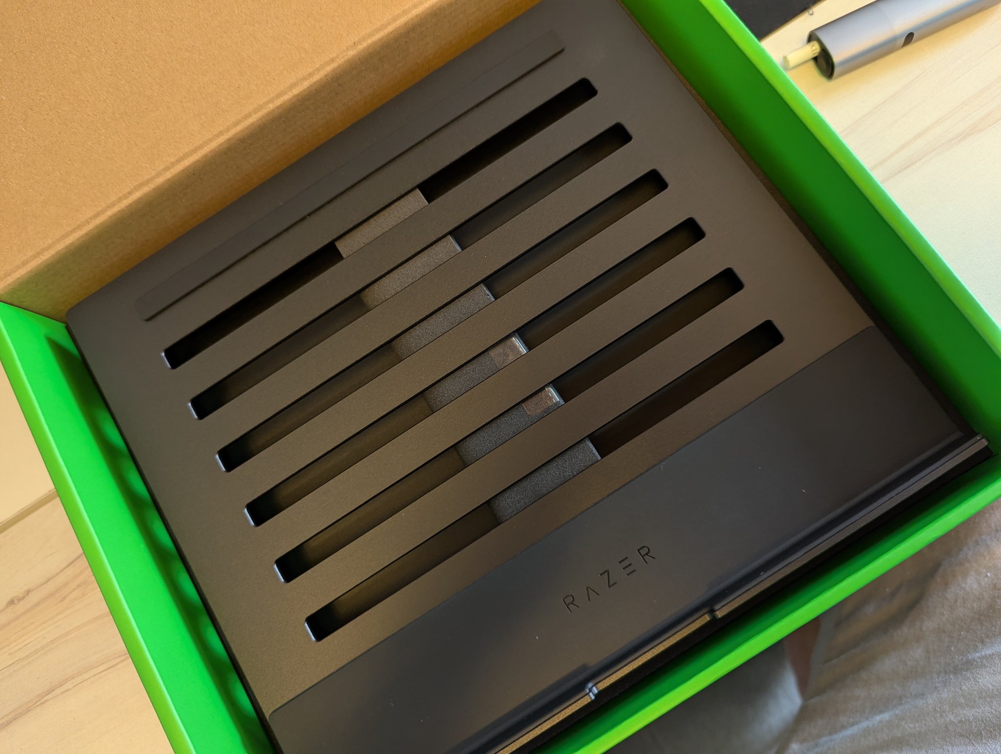Razer Vietnam Fan Club | Razer Adjustable Laptop Stand - cái stand ...