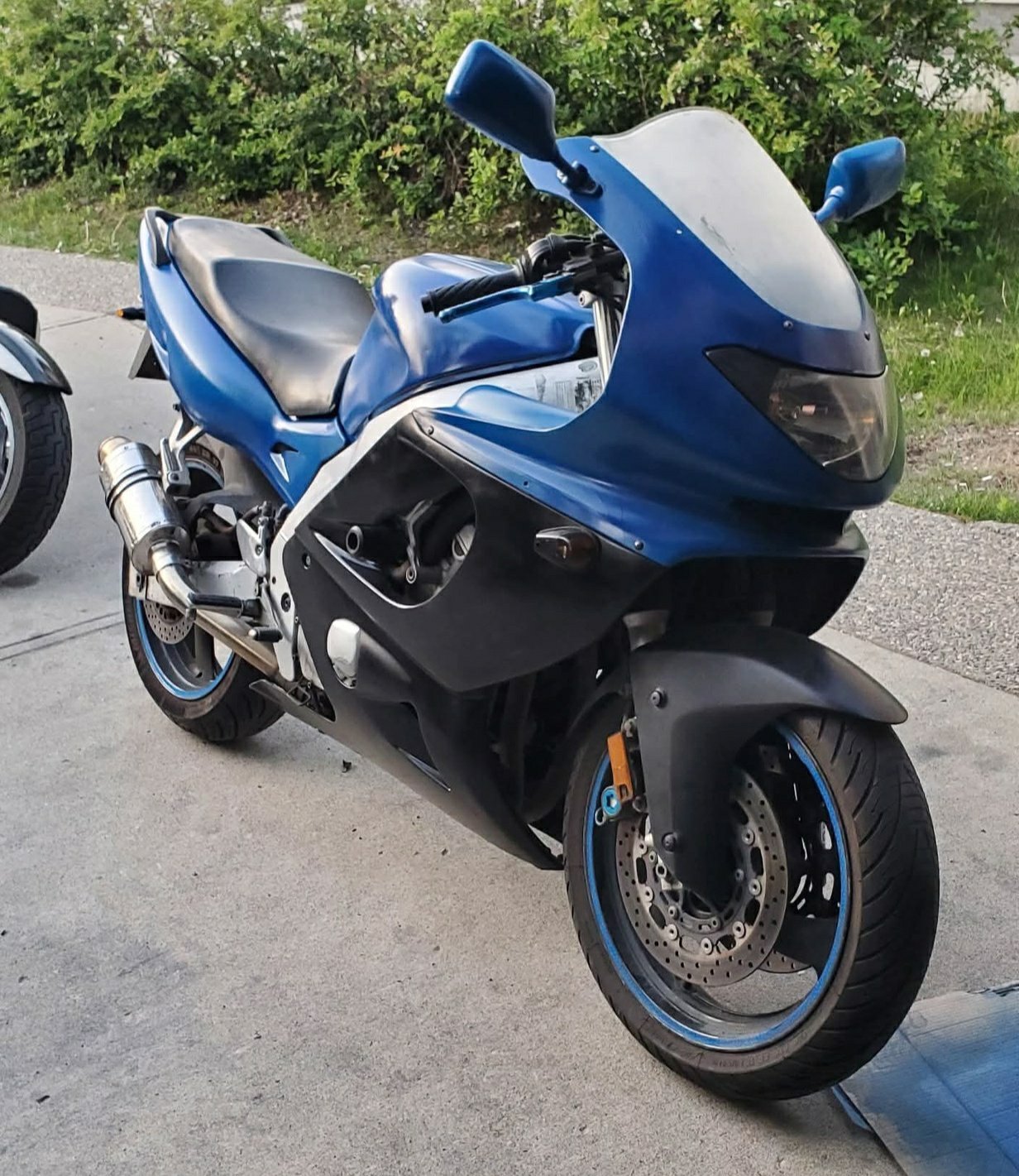 yzf600rサンダーキャット　フロントフェンダー ブルー yzf600rサンダーキャットフロントフェンダー ブルー | ヤマダウェブコム
