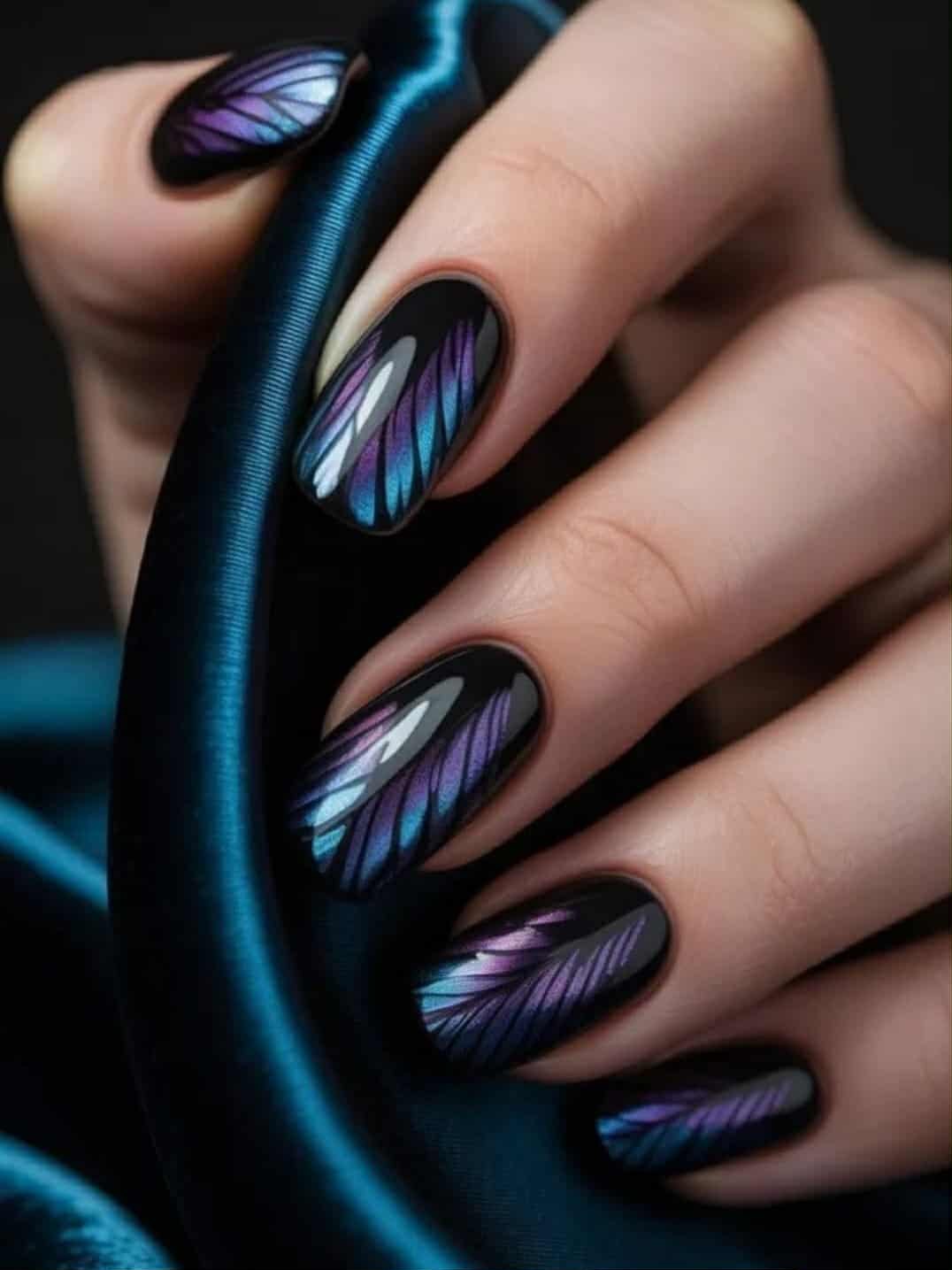 Dark horse press on nail designs with color shift