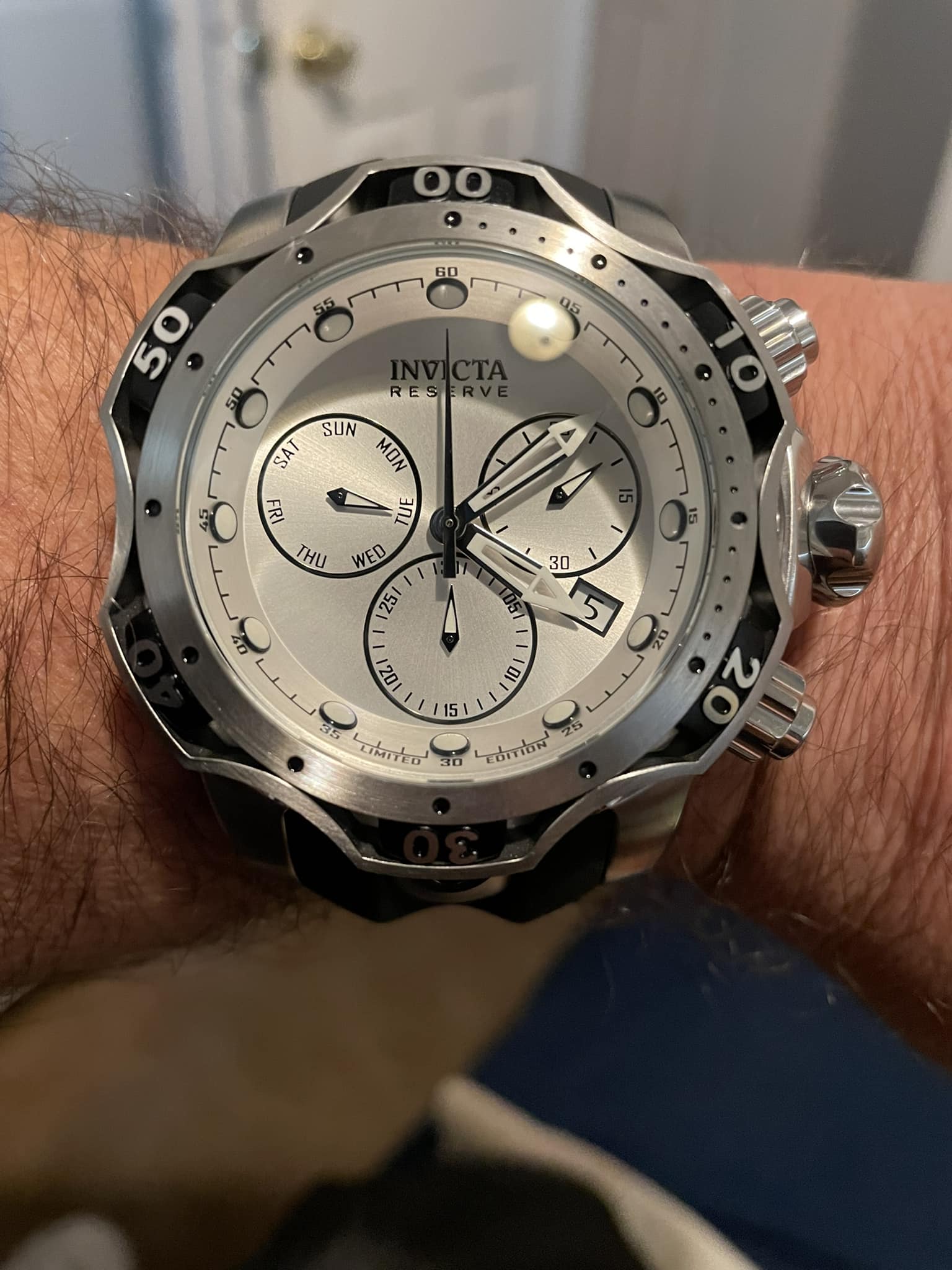 d*a様 激レア　lNVICTA Reserve Venom Hybrid イン Break out the fangs – Venom Friday! What Invicta is clocking your